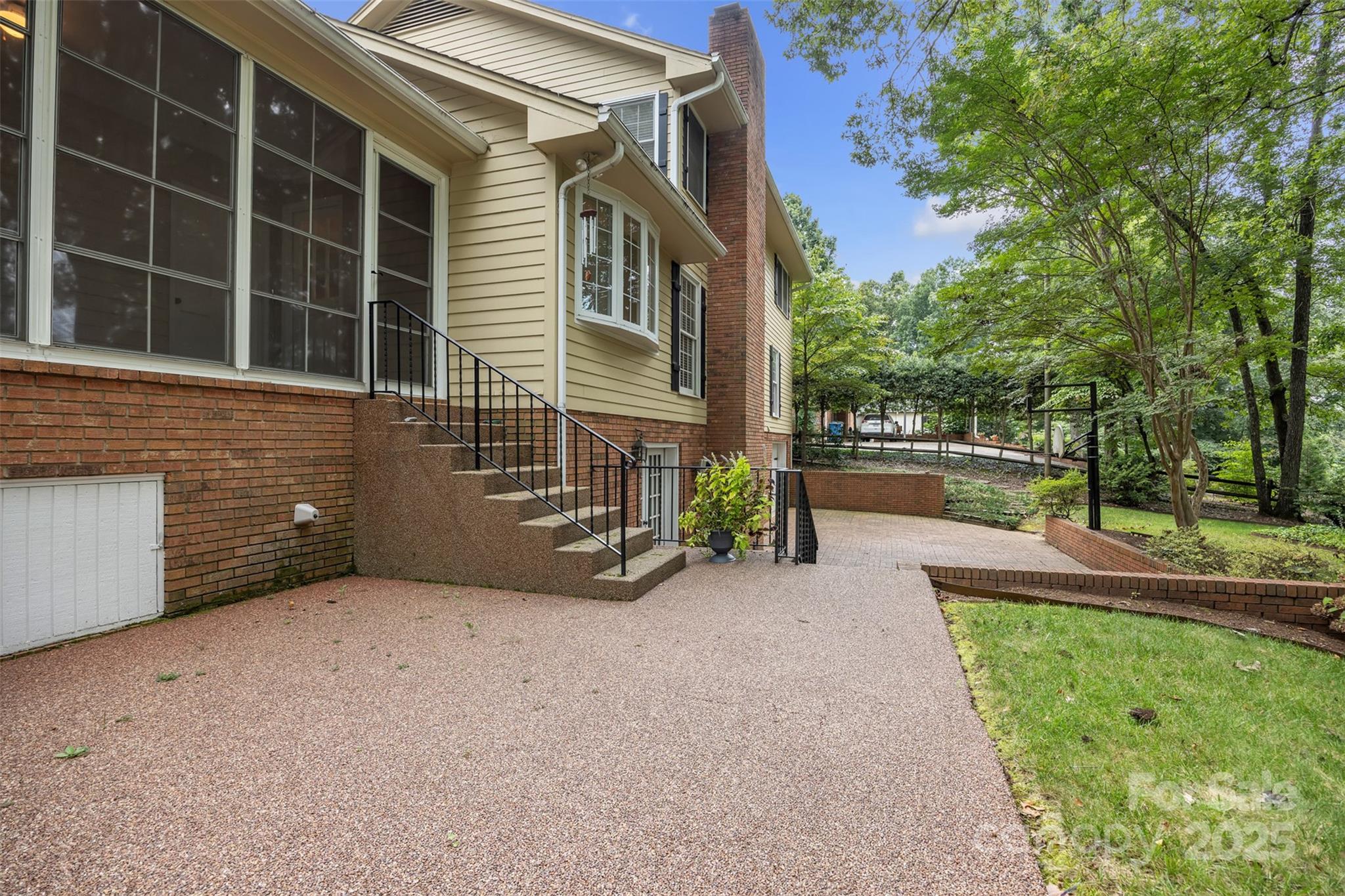 Hickory, North Carolina, 28601, United States, 5 Bedrooms Bedrooms, ,5 BathroomsBathrooms,Residential,For Sale,1941000