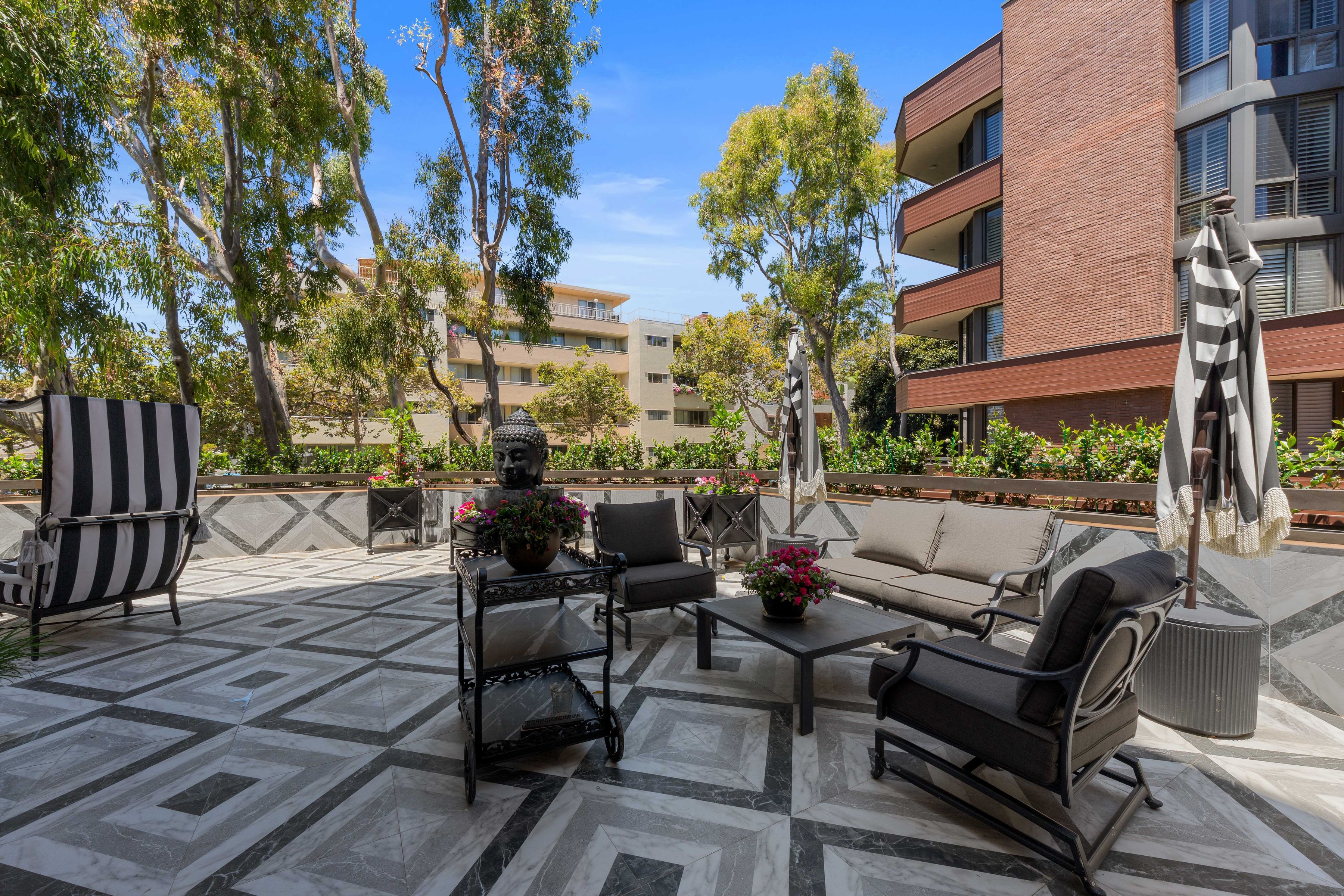  300 North Swall Drive - 物件實景