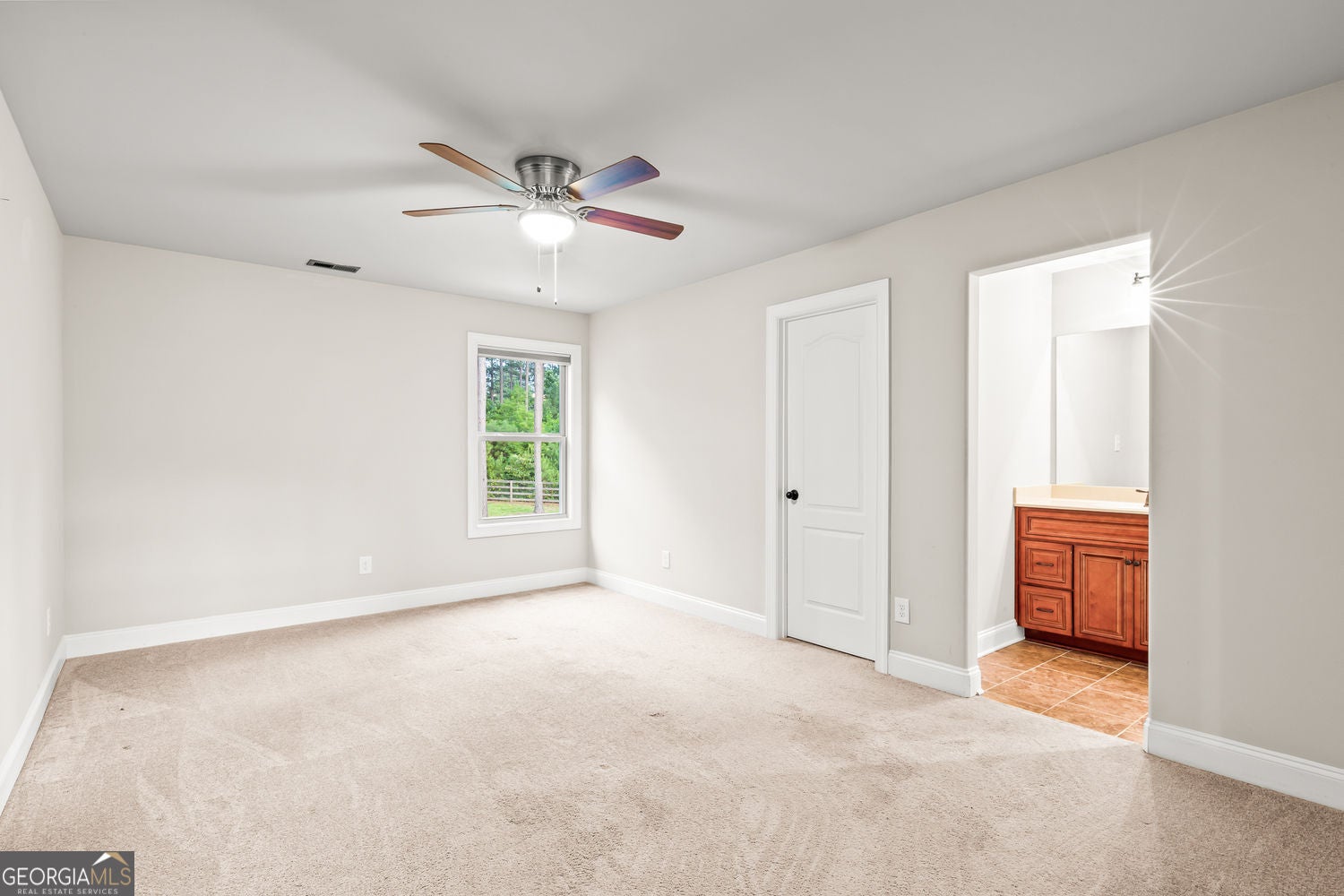 Senoia, Georgia, 30276, United States, 5 Bedrooms Bedrooms, ,4 BathroomsBathrooms,Residential,For Sale,1877866