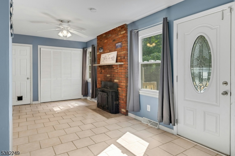 Rockaway Twp., New Jersey, 07866, United States, 3 Bedrooms Bedrooms, ,1 BathroomBathrooms,Residential,For Sale,1940622