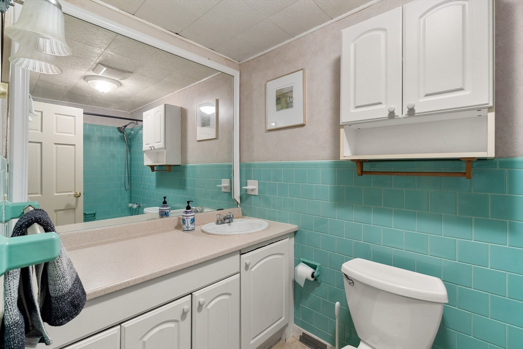 Swampscott, Massachusetts, 01907, United States, 4 Bedrooms Bedrooms, ,2 BathroomsBathrooms,Residential,For Sale,1989409