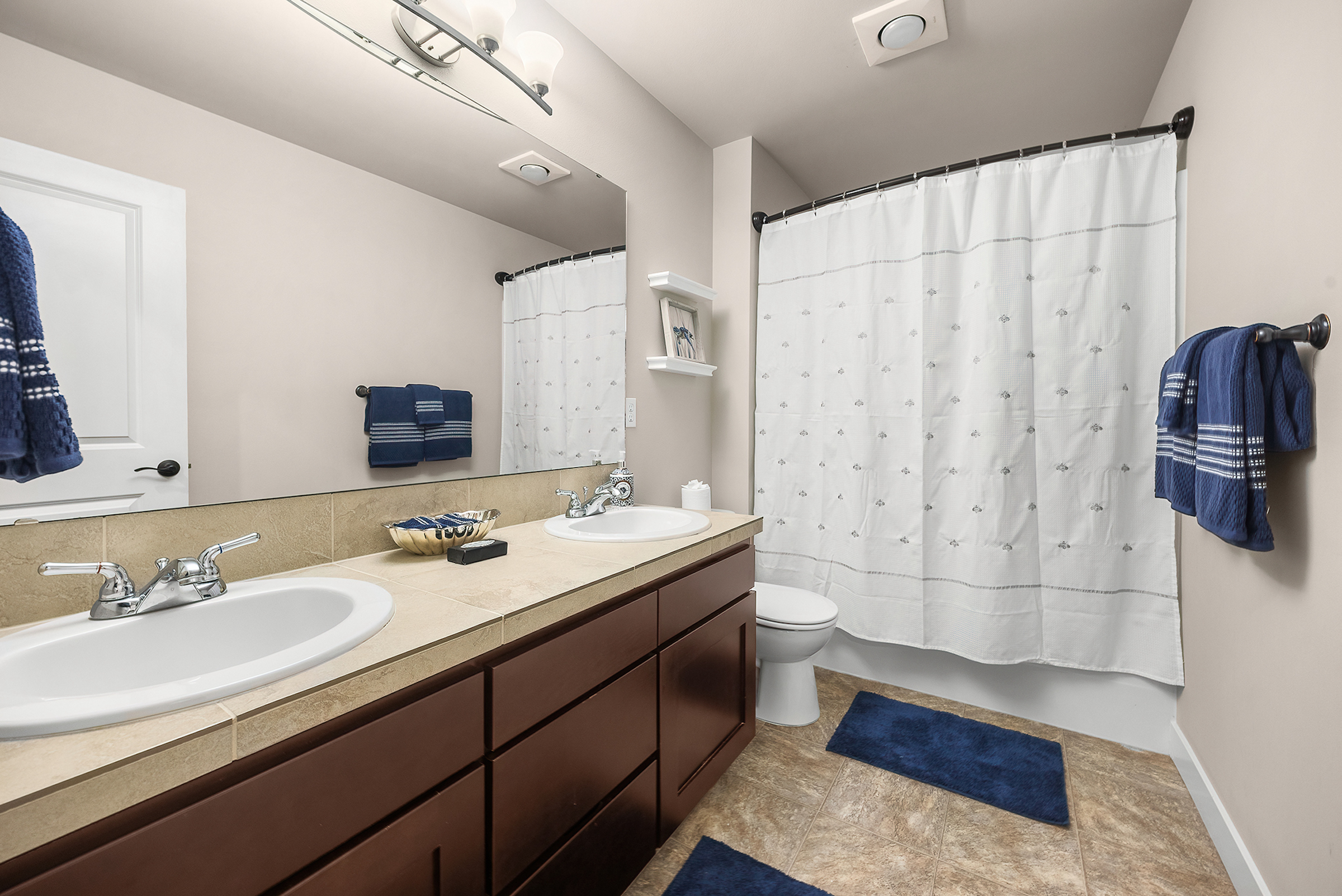  Bright & Cozy Foxglove Hill Home - 物件實景