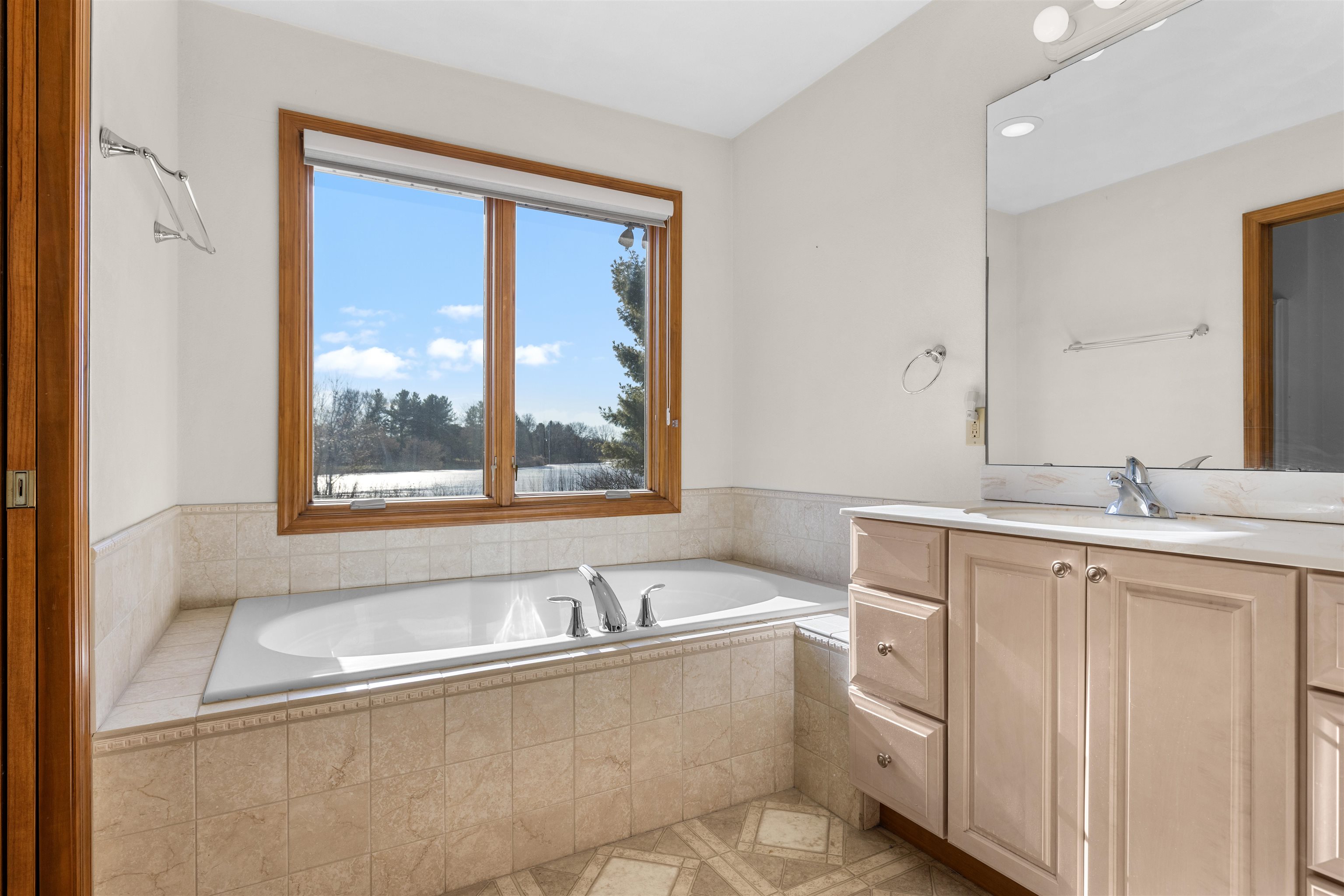 Roscoe, Illinois, 61073, United States, 3 Bedrooms Bedrooms, ,4 BathroomsBathrooms,Residential,For Sale,2011367