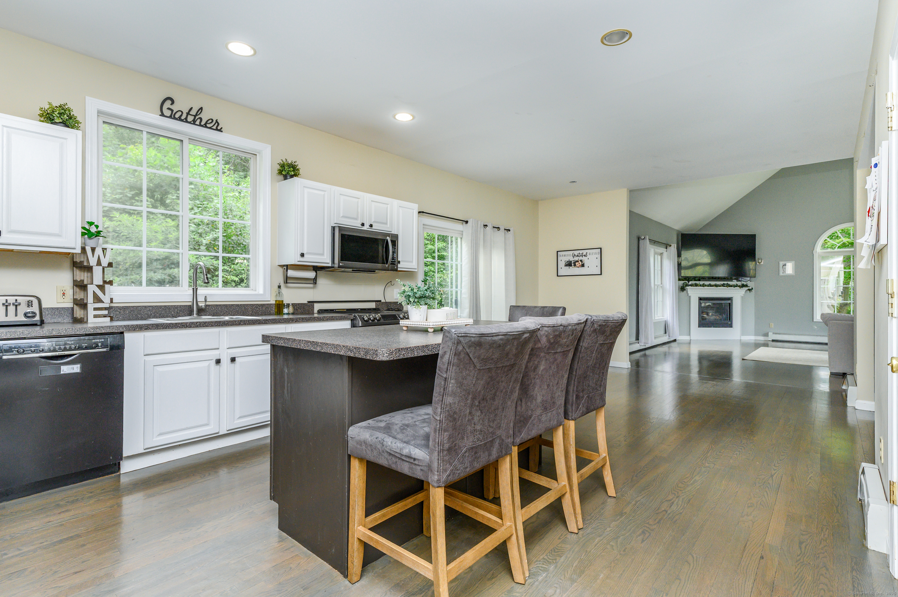 Seymour, Connecticut, 06483, United States, 4 Bedrooms Bedrooms, ,3 BathroomsBathrooms,Residential,For Sale,1913328