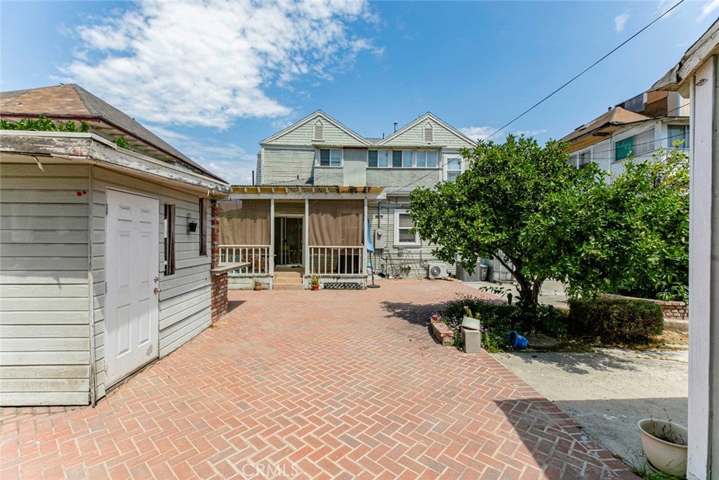 Los Angeles, California, 90006, United States, 5 Bedrooms Bedrooms, ,2 BathroomsBathrooms,Residential,For Sale,1940341