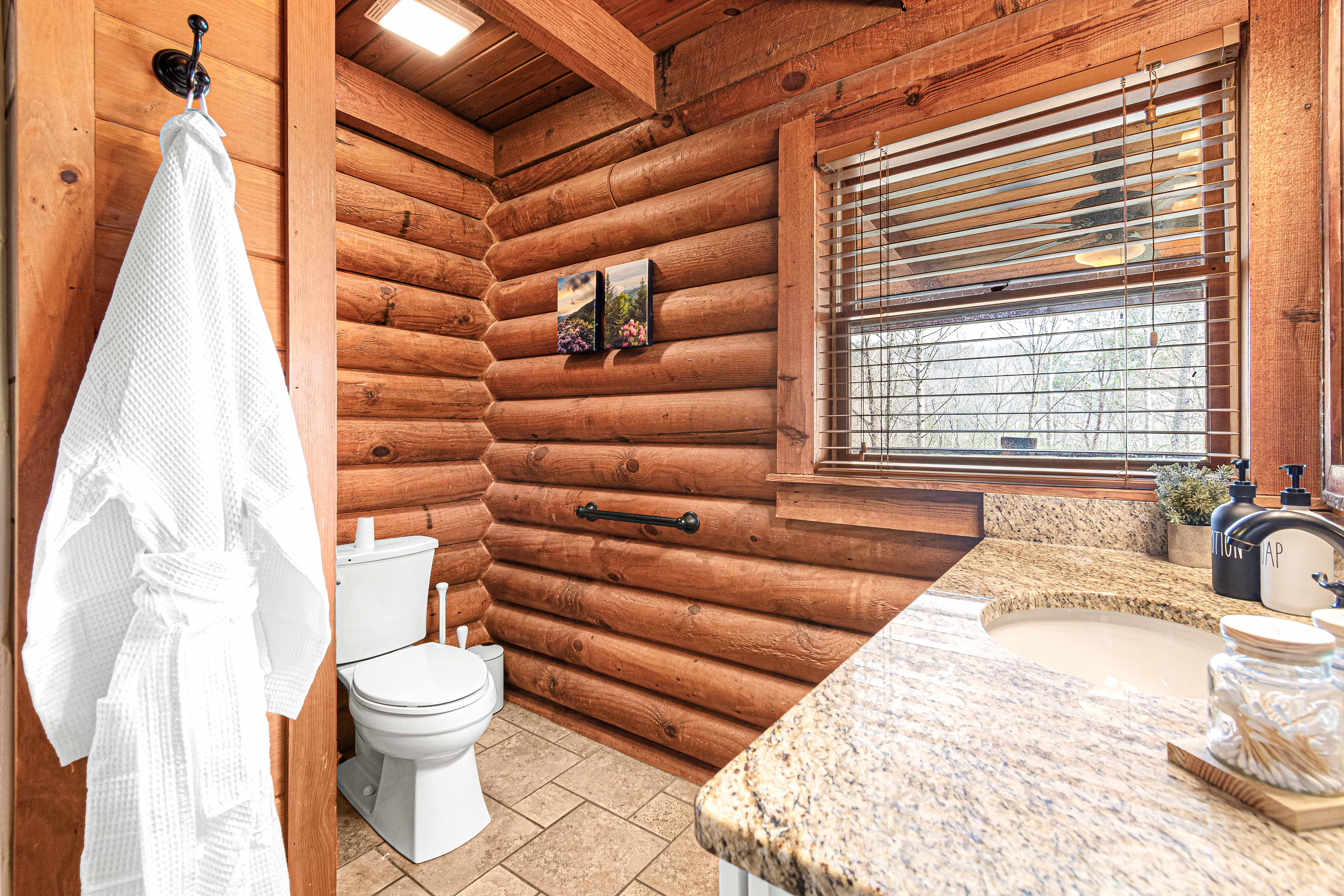 Gatlinburg, Tennessee, 37738, United States, 3 Bedrooms Bedrooms, ,4 BathroomsBathrooms,Residential,For Sale,1977450