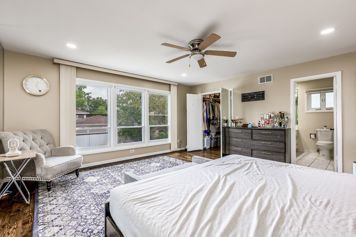 Morton Grove, Illinois, 60053, United States, 5 Bedrooms Bedrooms, ,3 BathroomsBathrooms,Residential,For Sale,1928760