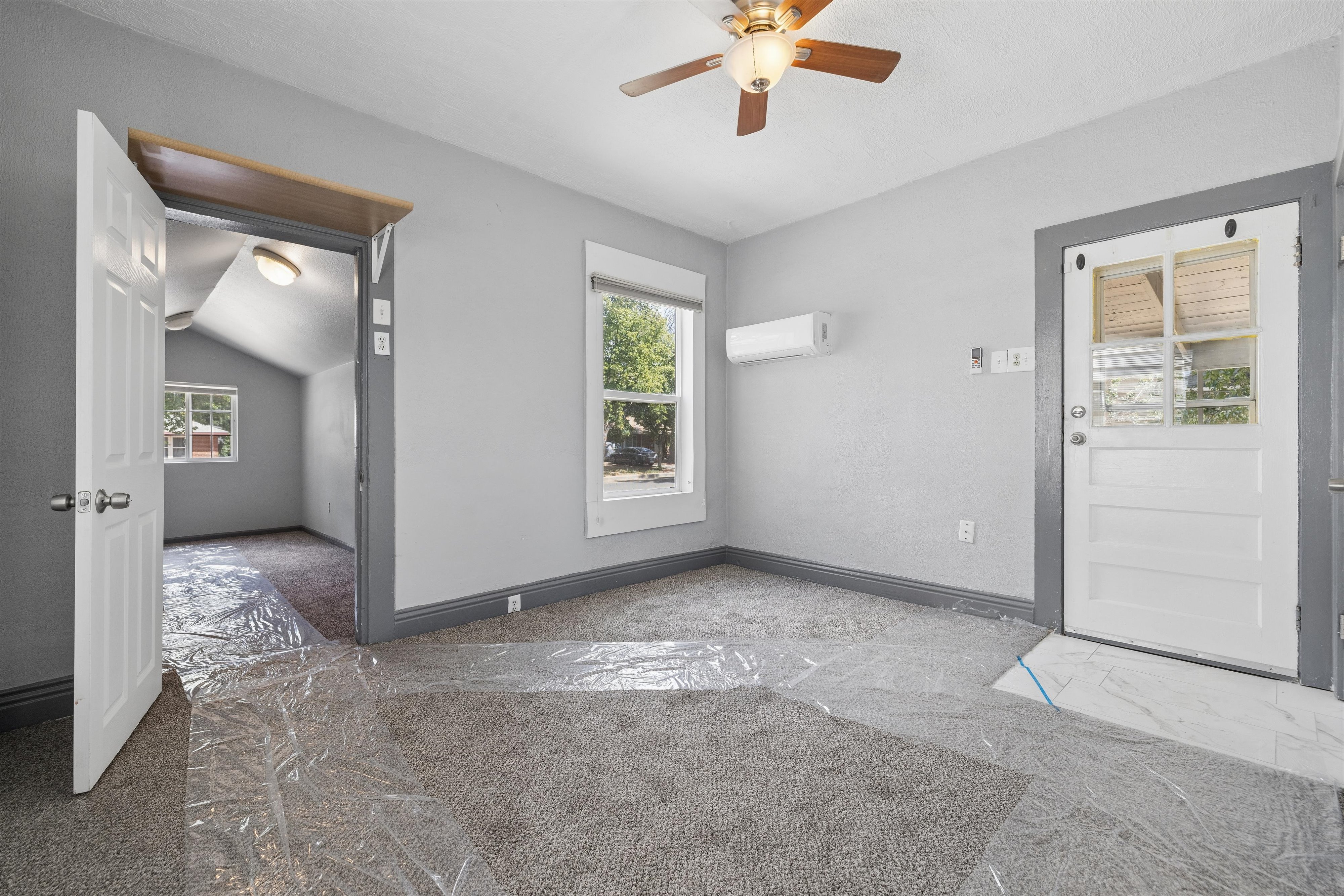  A rare opportunity to own a three-unit residential income property designed for - 物件實景