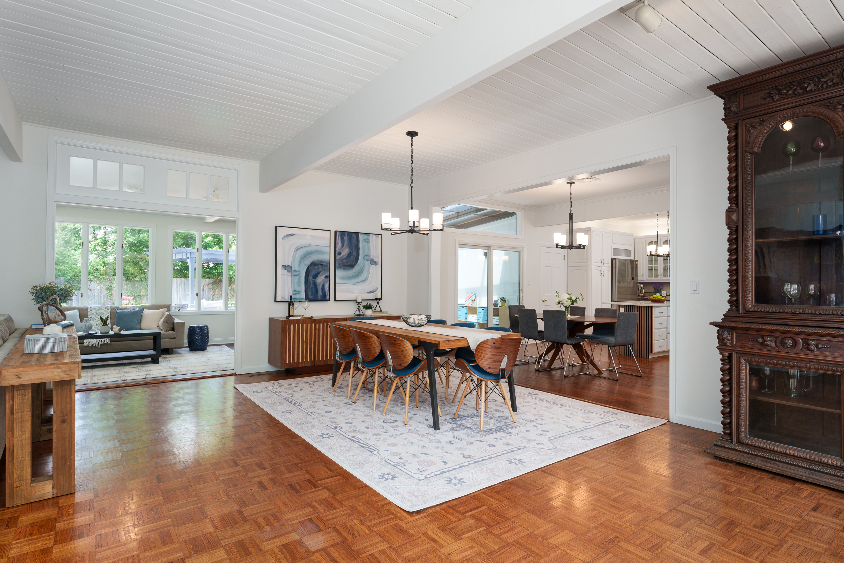  Coveted Western Section Mid-Century Modern Home with an Adaptable Floor Plan - 物件實景