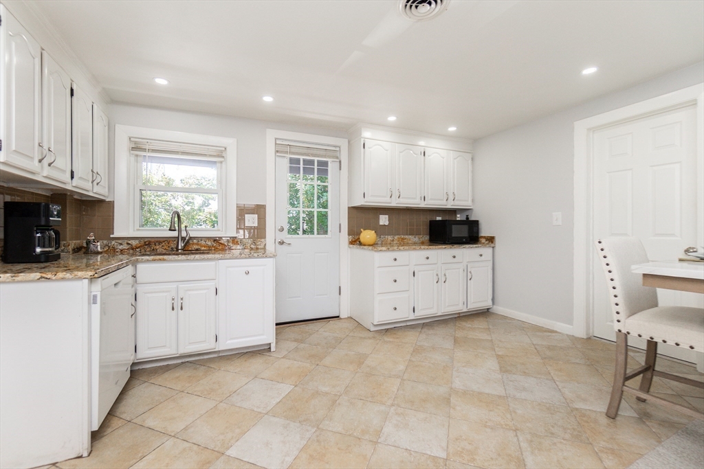 Winthrop, Massachusetts, 02152, United States, 6 Bedrooms Bedrooms, ,3 BathroomsBathrooms,Residential,For Sale,1904255