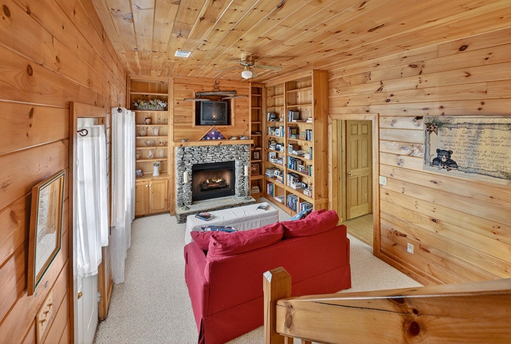 Ellijay, Georgia, 30536, United States, 3 Bedrooms Bedrooms, ,3 BathroomsBathrooms,Residential,For Sale,2009787