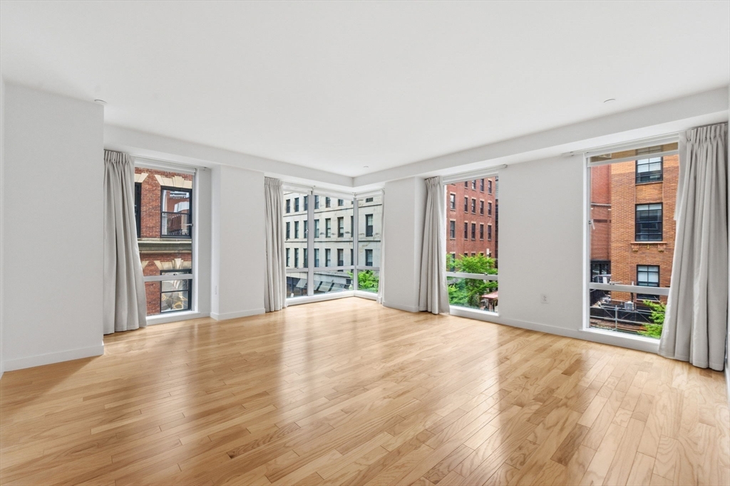 Boston, Massachusetts, 02110, United States, 2 Bedrooms Bedrooms, ,2 BathroomsBathrooms,Residential,For Sale,2048727