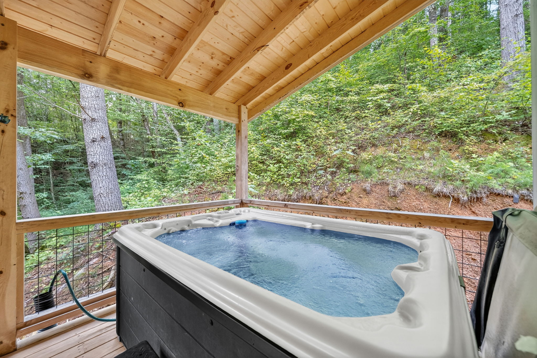 Sevierville, Tennessee, 37862, United States, 4 Bedrooms Bedrooms, ,6 BathroomsBathrooms,Residential,For Sale,1982838