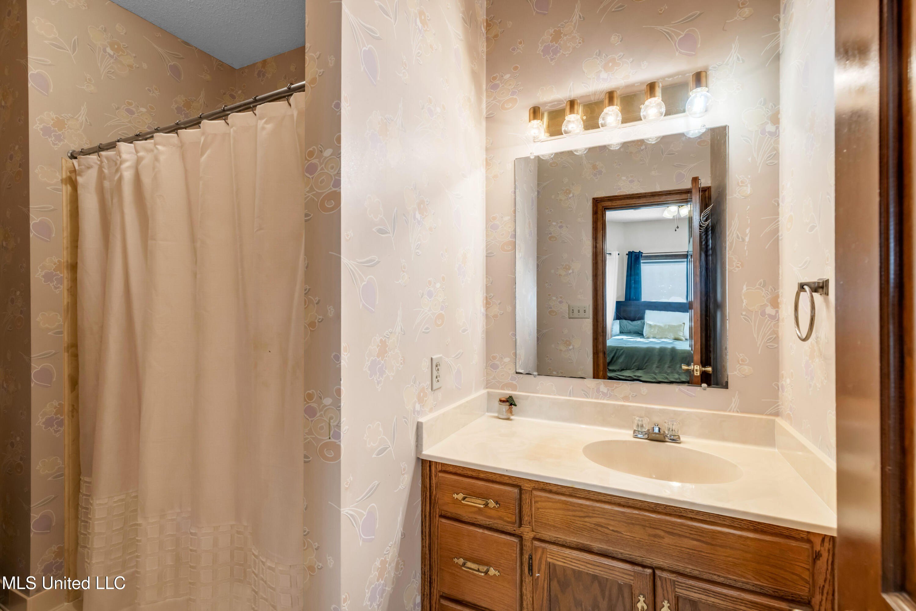 Gautier, Mississippi, 39553, United States, 4 Bedrooms Bedrooms, ,4 BathroomsBathrooms,Residential,For Sale,1989936