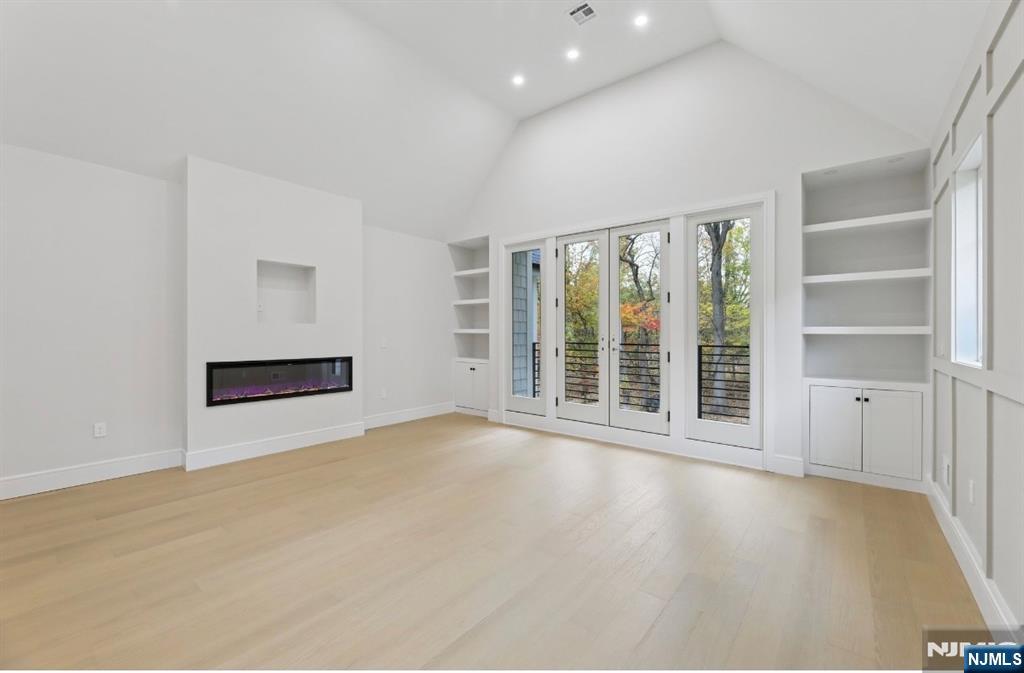 Haworth, New Jersey, 07641, United States, 6 Bedrooms Bedrooms, ,7 BathroomsBathrooms,Residential,For Sale,1989640