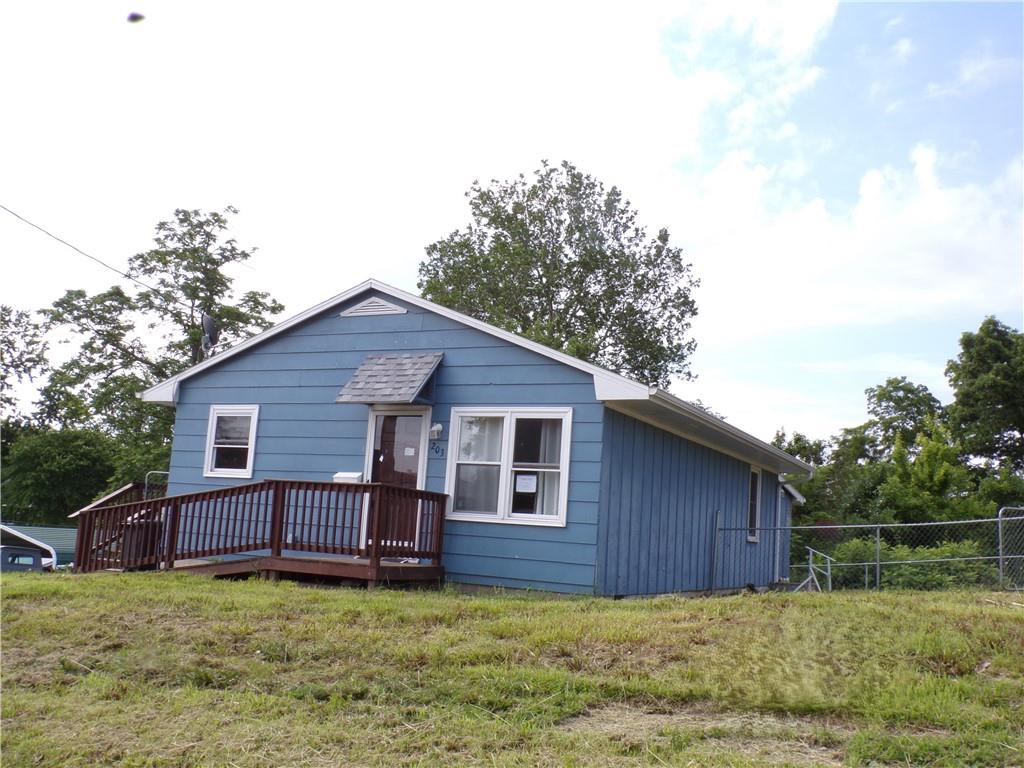 Heidel St, Carrollton, MO 64633