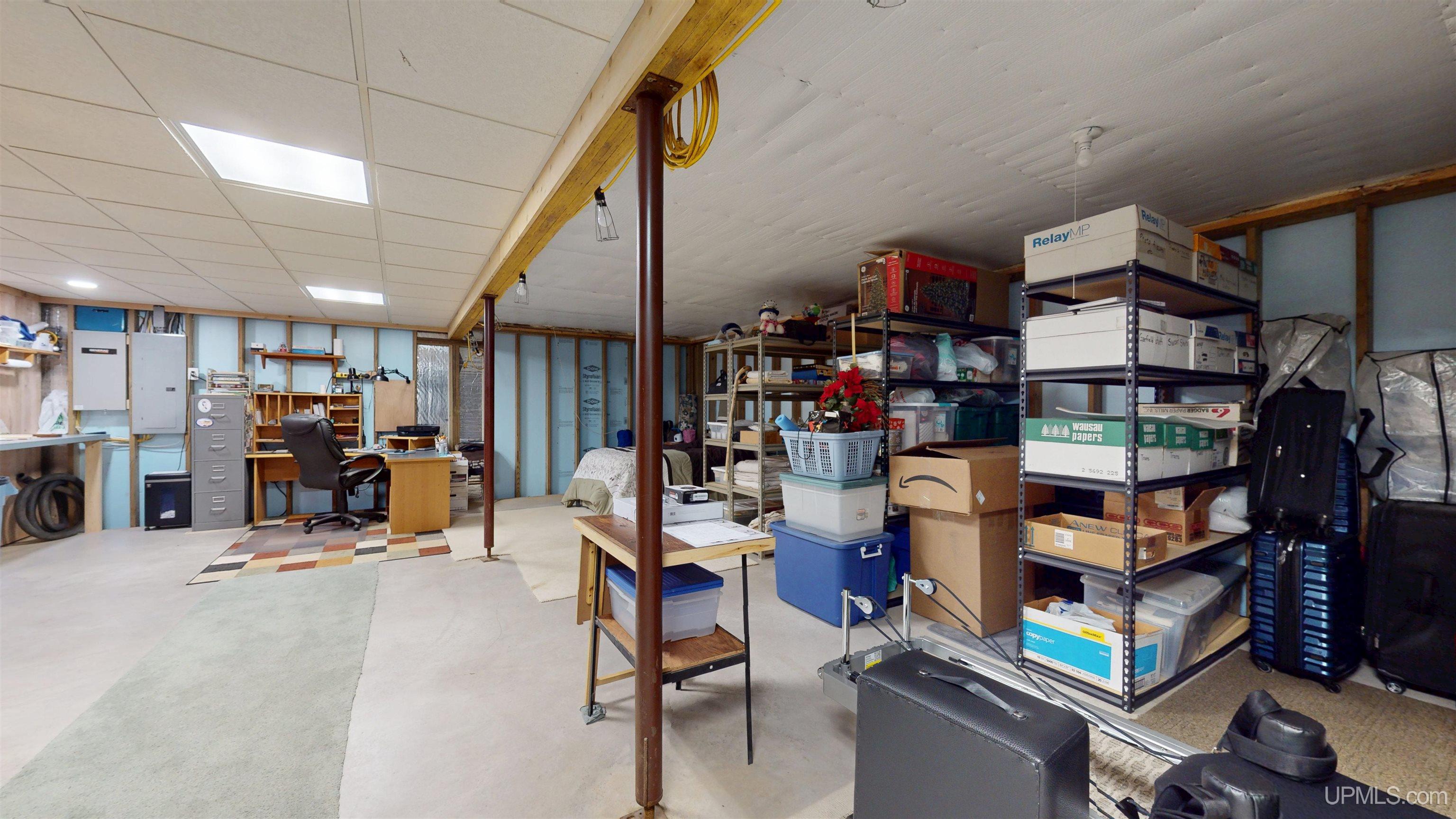Marquette, Michigan, 49855, United States, 2 Bedrooms Bedrooms, ,4 BathroomsBathrooms,Residential,For Sale,1892873
