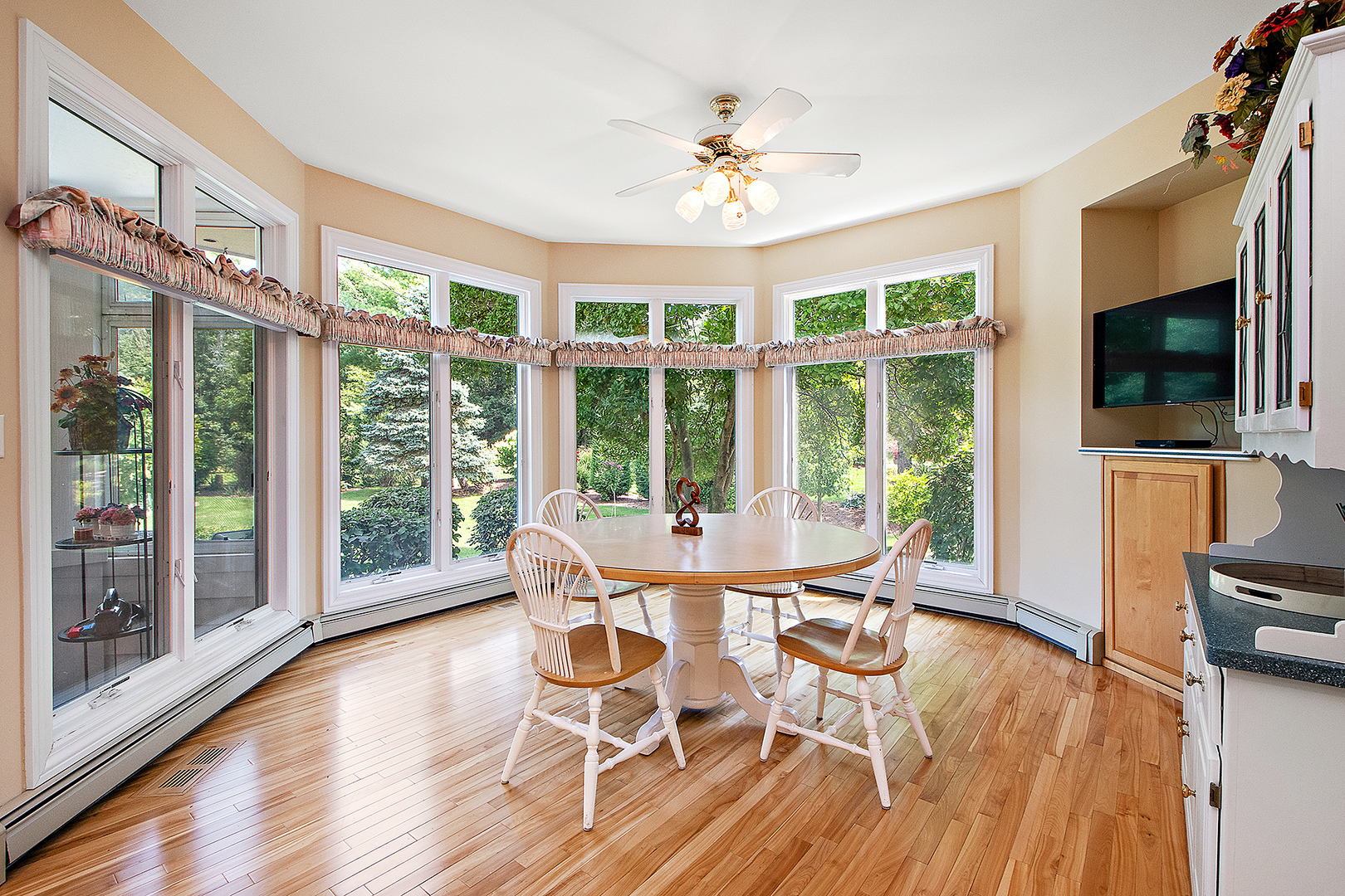 Orland Park, Illinois, 60467, United States, 5 Bedrooms Bedrooms, ,6 BathroomsBathrooms,Residential,For Sale,1914304