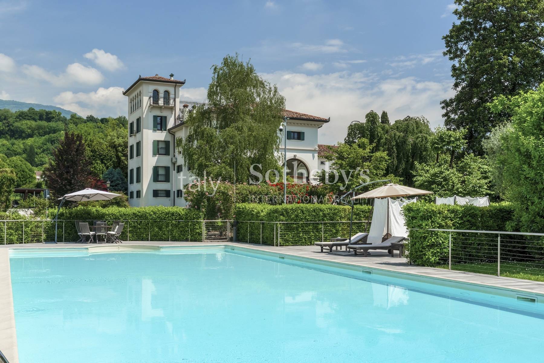  Renovated neoclassical villa with outbuildings, park and swimming pool - 物件實景