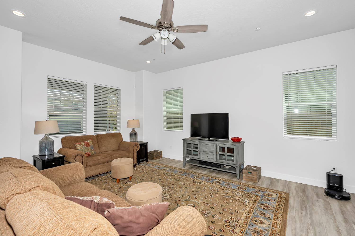 Madera, California, 93636, United States, 4 Bedrooms Bedrooms, ,4 BathroomsBathrooms,Residential,For Sale,1938347