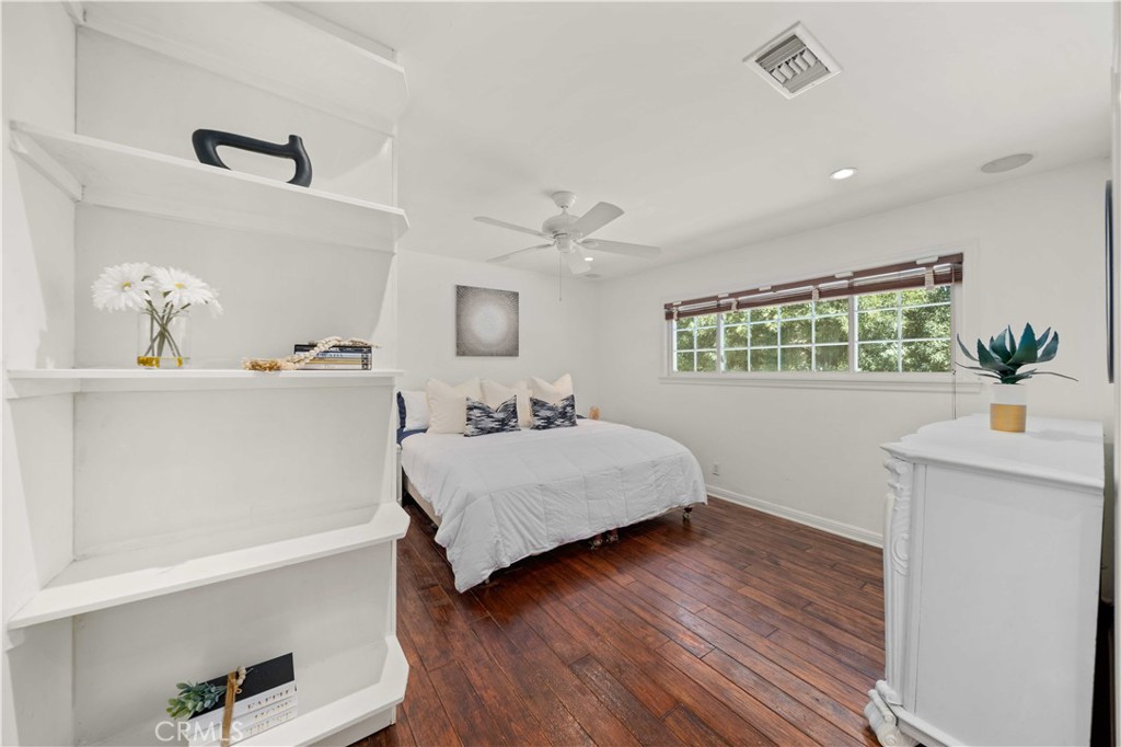 Newhall, California, 91321, United States, 5 Bedrooms Bedrooms, ,4 BathroomsBathrooms,Residential,For Sale,1940368
