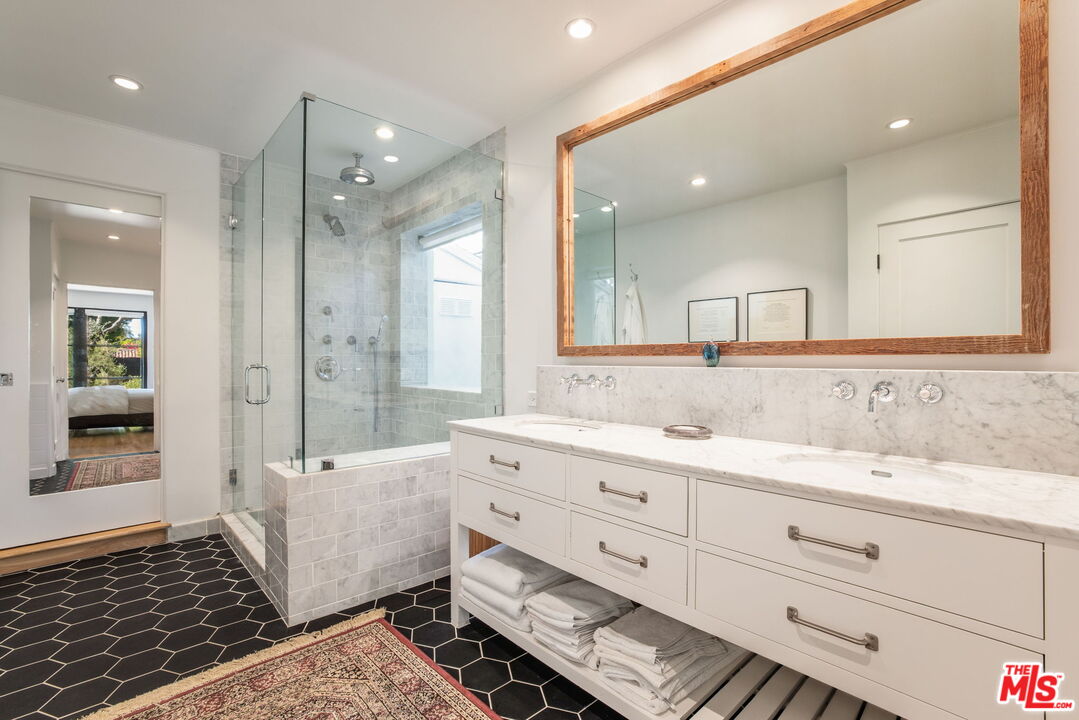 West Hollywood, California, 90048, United States, 3 Bedrooms Bedrooms, ,1 BathroomBathrooms,Residential,For Sale,1828298