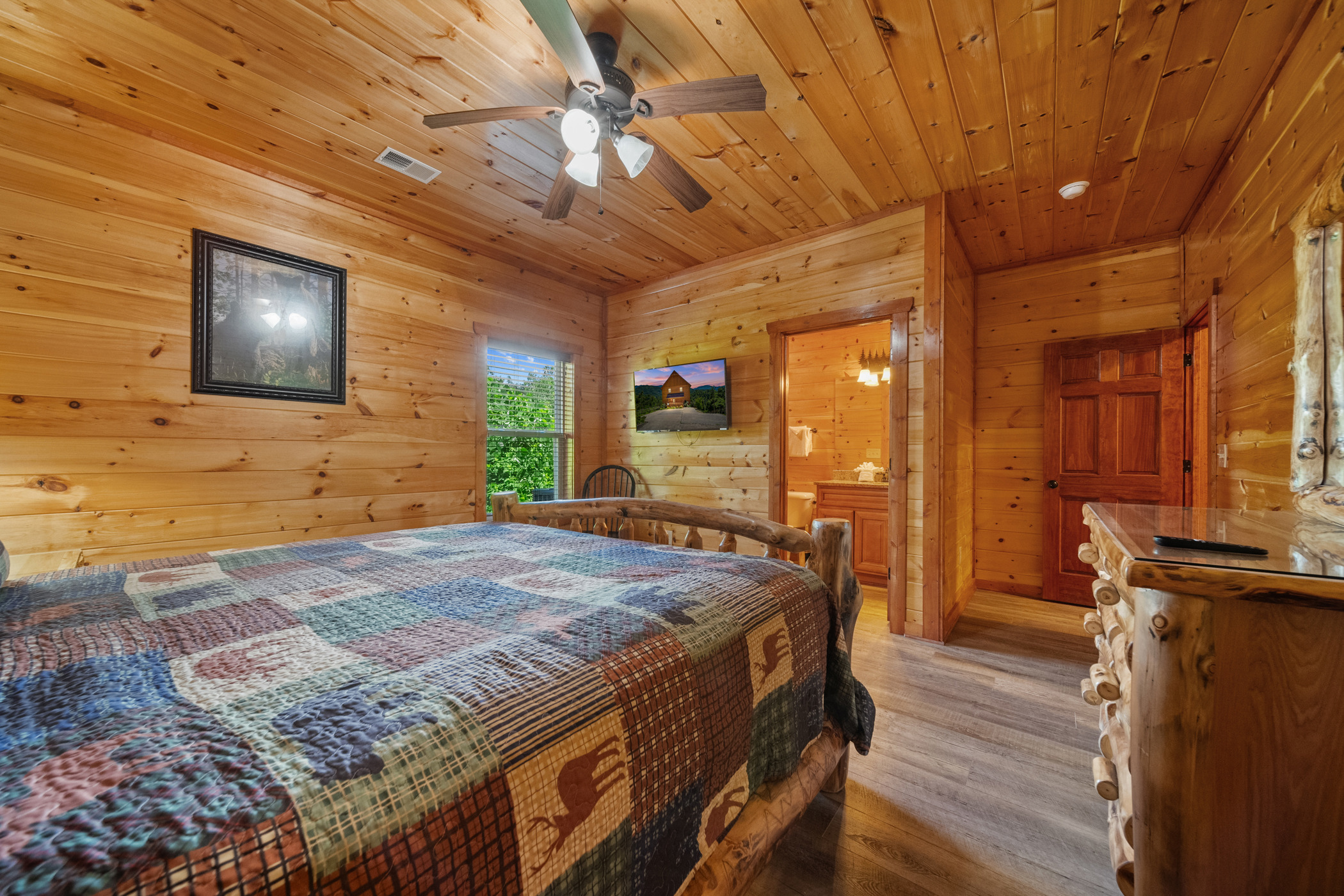 Gatlinburg, Tennessee, 37738, United States, 5 Bedrooms Bedrooms, ,6 BathroomsBathrooms,Residential,For Sale,1914127