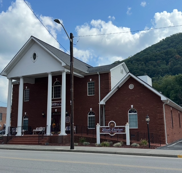 Pineville, Kentucky, 40977, United States, 1 Bedroom Bedrooms, ,3 BathroomsBathrooms,Residential,For Sale,1974652