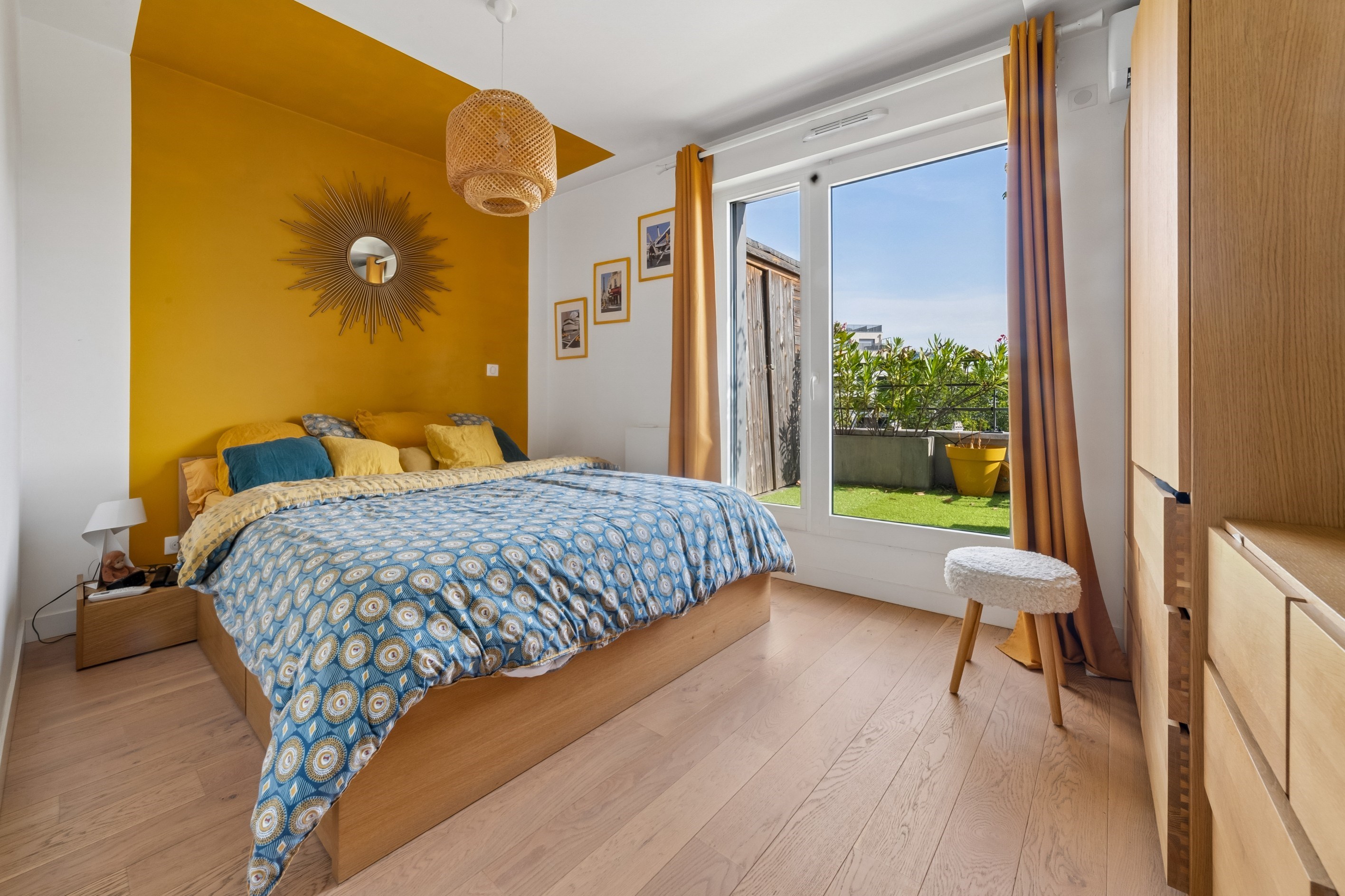  Issy-les-Moulineaux (City Centre) – Top floor 2-bedroom apartment with terrace … - 物件實景