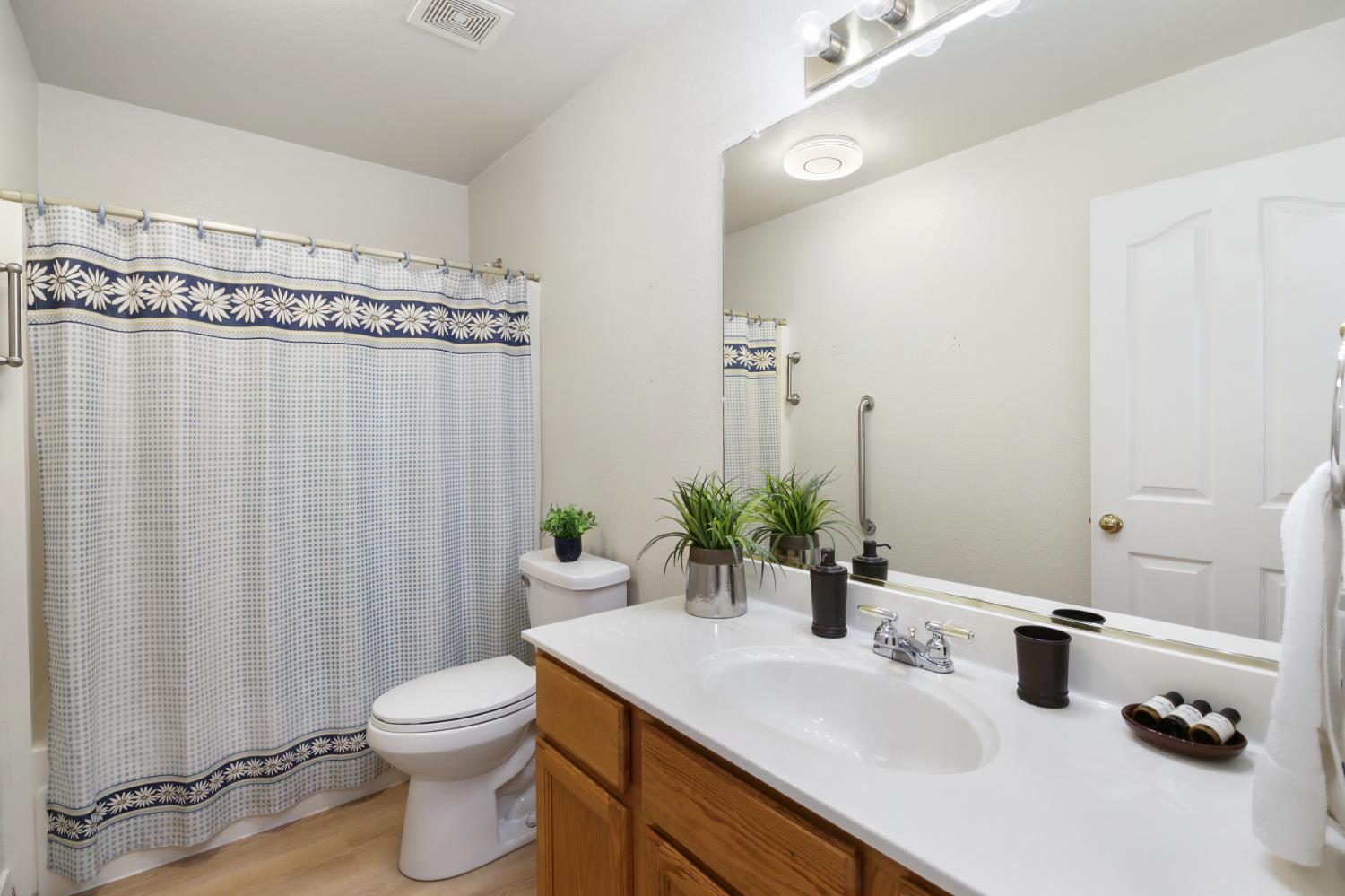 Folsom, California, 95630, United States, 4 Bedrooms Bedrooms, ,3 BathroomsBathrooms,Residential,For Sale,1926196