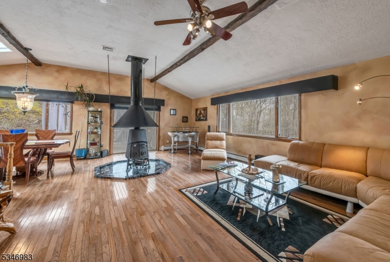 Ringwood Boro, New Jersey, 07456, United States, 4 Bedrooms Bedrooms, ,2 BathroomsBathrooms,Residential,For Sale,1794358