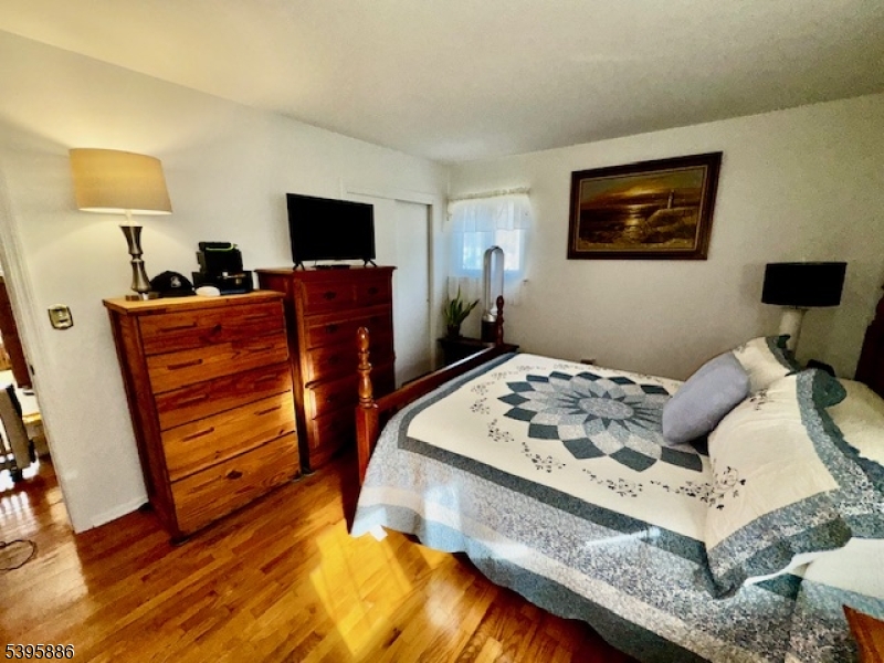 Mount Olive Twp., New Jersey, 07836, United States, 4 Bedrooms Bedrooms, ,2 BathroomsBathrooms,Residential,For Sale,1987785