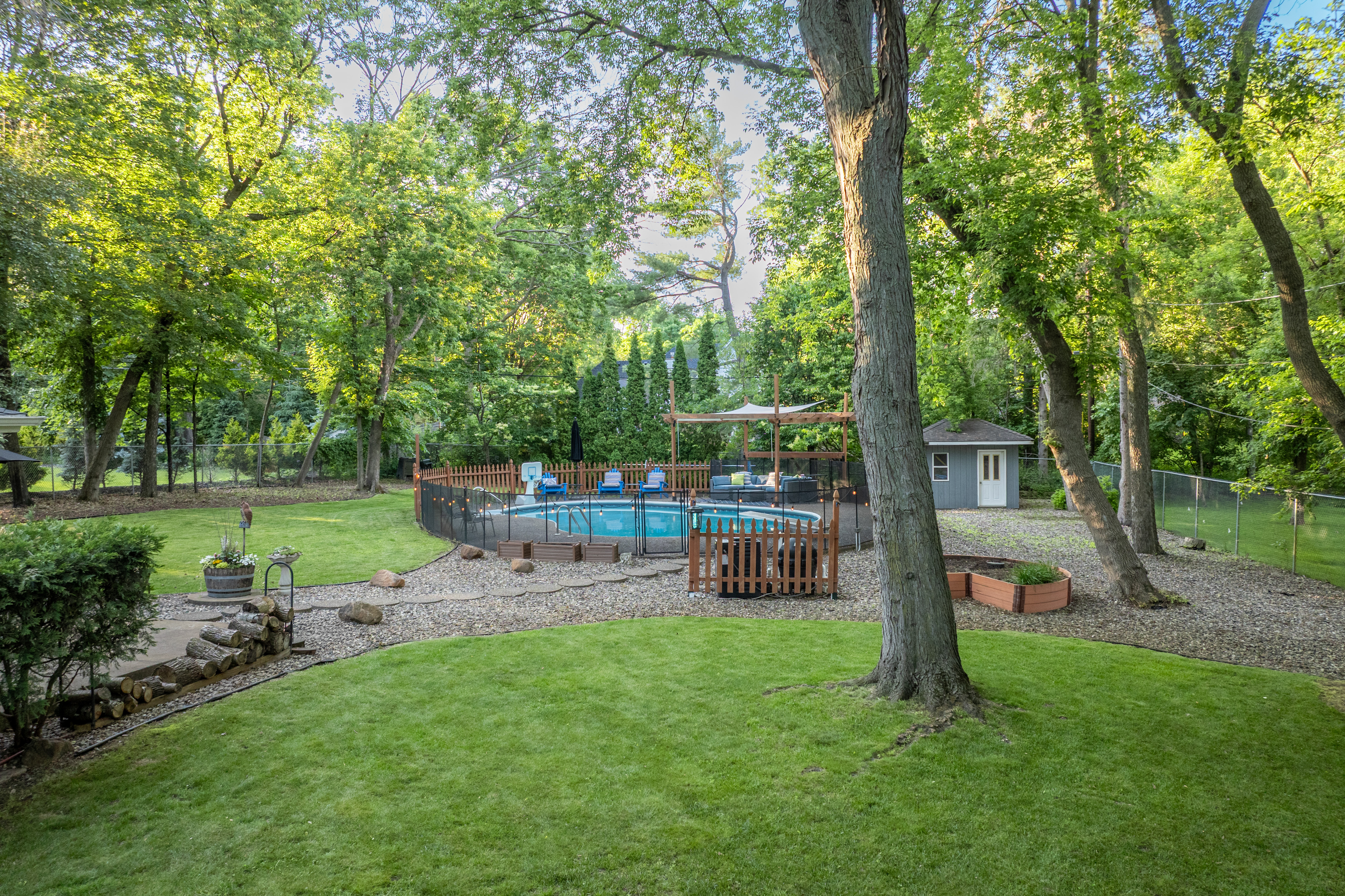  Deephaven Retreat with Poolside Serenity - 物件實景