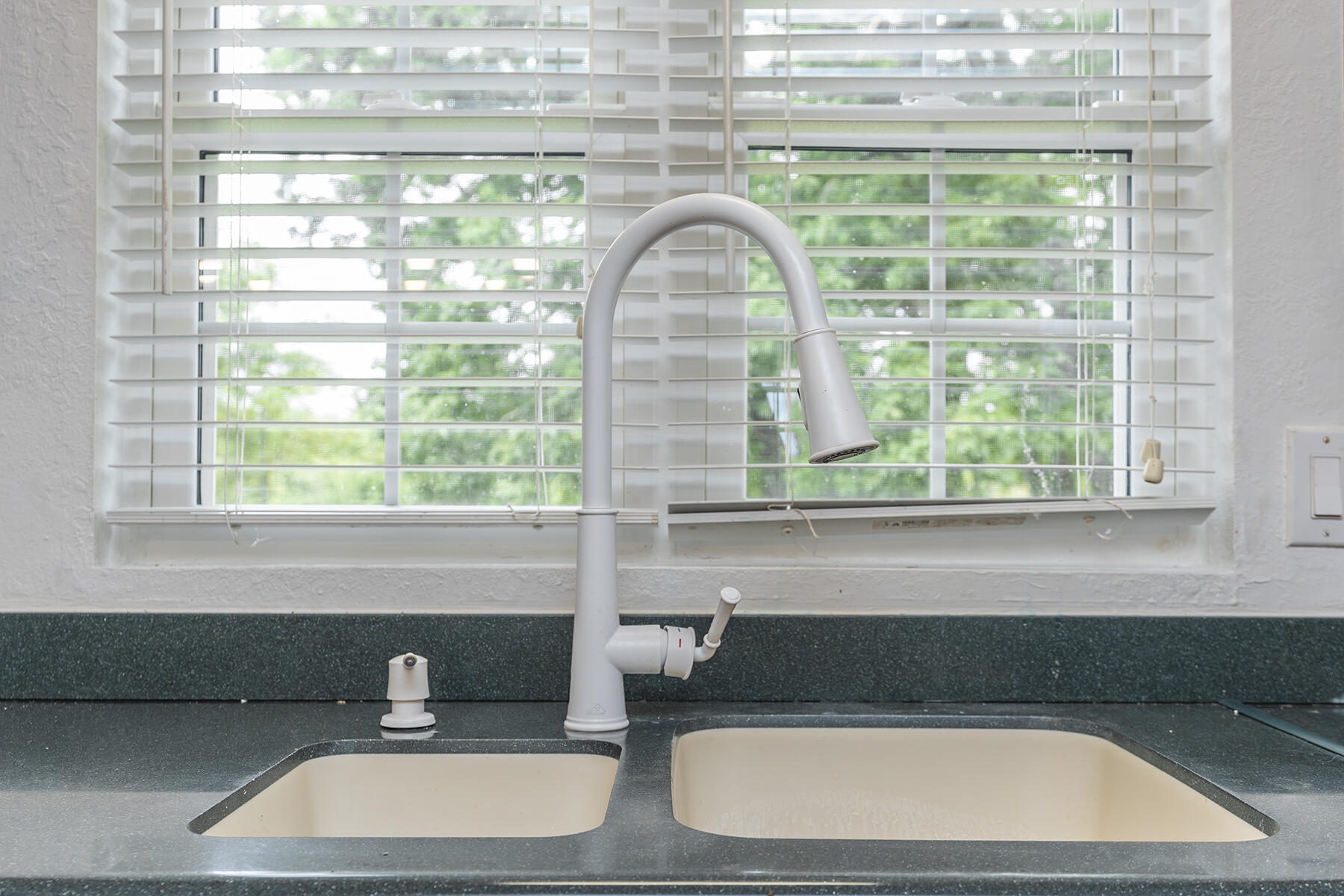 Jeffersonville, Kentucky, 40337, United States, 5 Bedrooms Bedrooms, ,4 BathroomsBathrooms,Residential,For Sale,1989610