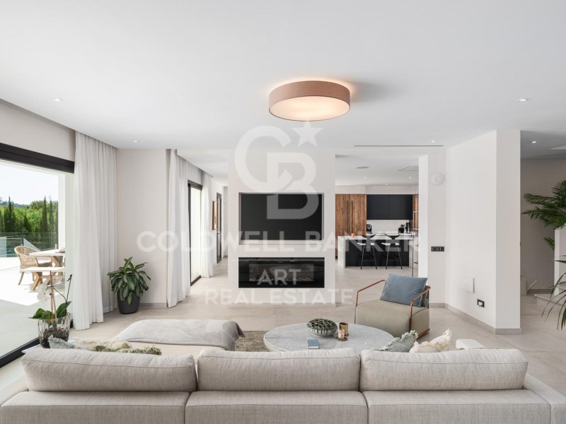 Marbella, Andalusia, ES, 5 Bedrooms Bedrooms, ,6 BathroomsBathrooms,Residential,For Sale,1885569