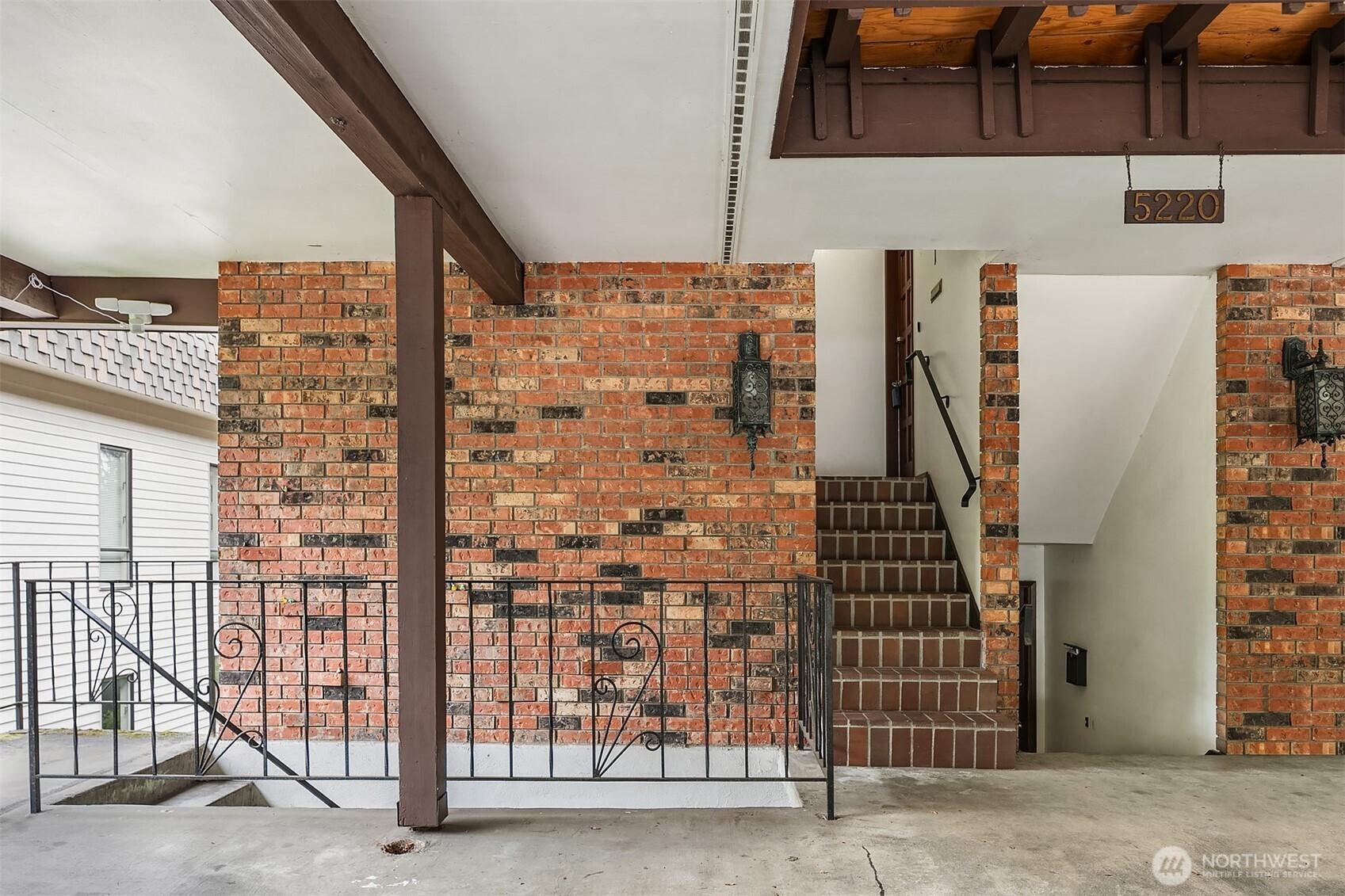 SEATTLE, Washington, 98105, United States, 2 Bedrooms Bedrooms, ,1 BathroomBathrooms,Residential,For Sale,1957633