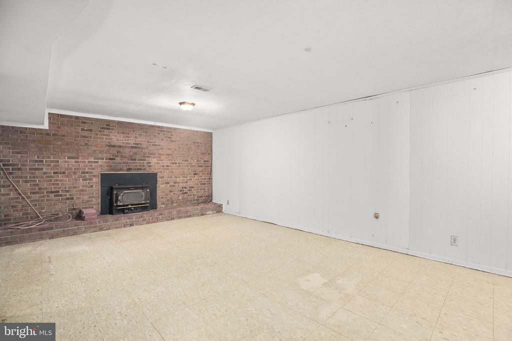 Springfield, Virginia, 22153, United States, 4 Bedrooms Bedrooms, ,4 BathroomsBathrooms,Residential,For Sale,1992836