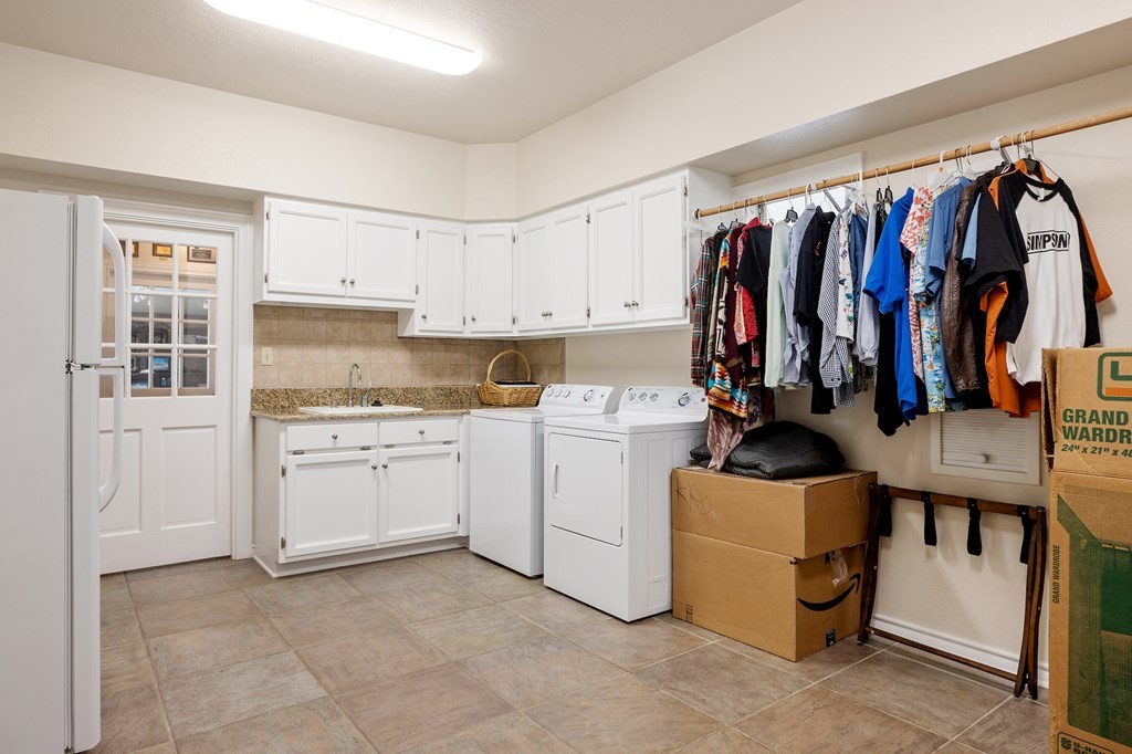 405 405 Frederick Rd, Fredericksburg, Texas, 78624, United States, 5 Bedrooms Bedrooms, ,5 BathroomsBathrooms,Residential,For Sale,405 405 Frederick Rd,1413377