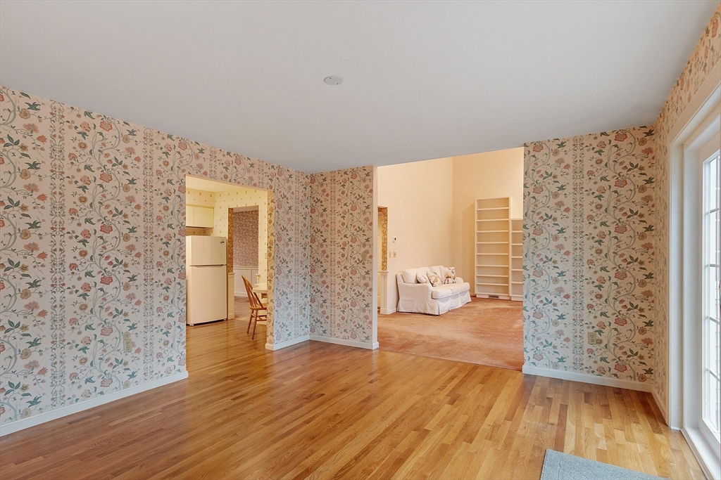 Worcester, Massachusetts, 01609, United States, 3 Bedrooms Bedrooms, ,4 BathroomsBathrooms,Residential,For Sale,1987815