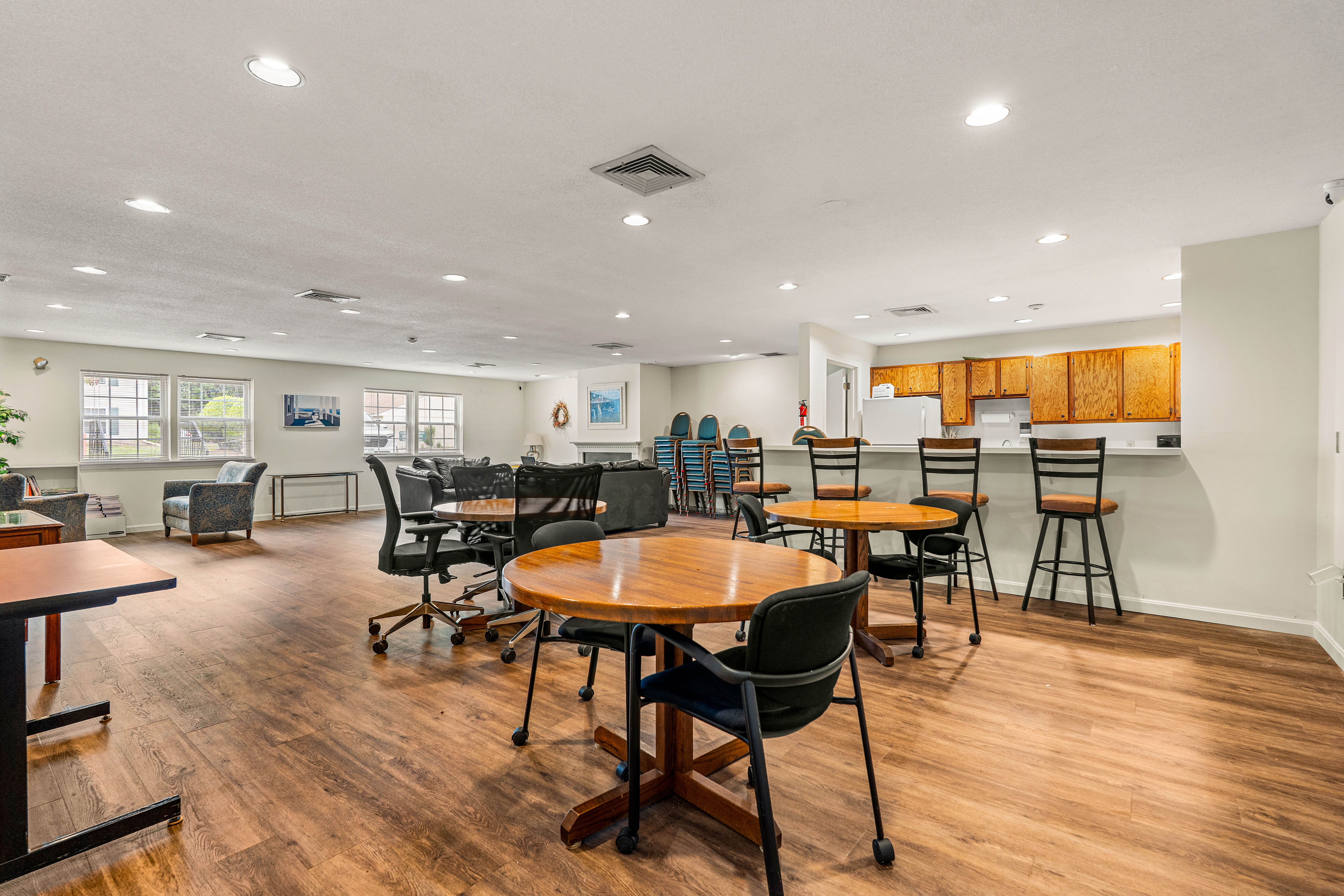 1202 White Cedar Boulevard, Portsmouth, NH 03801 - 物件實景
