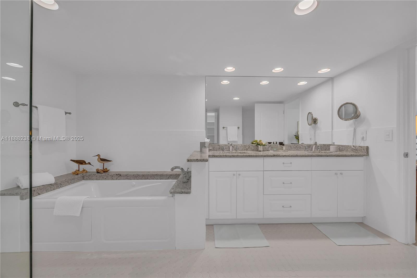 Coral Gables, Florida, 33134, United States, 2 Bedrooms Bedrooms, ,3 BathroomsBathrooms,Residential,For Sale,1987506