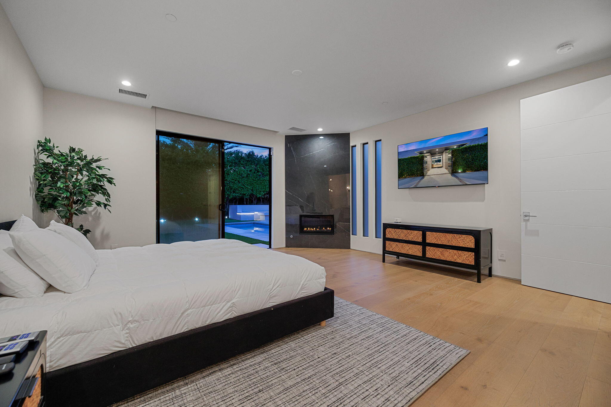 Palm Springs, California, 92262, United States, 5 Bedrooms Bedrooms, ,4 BathroomsBathrooms,Residential,For Sale,1805387