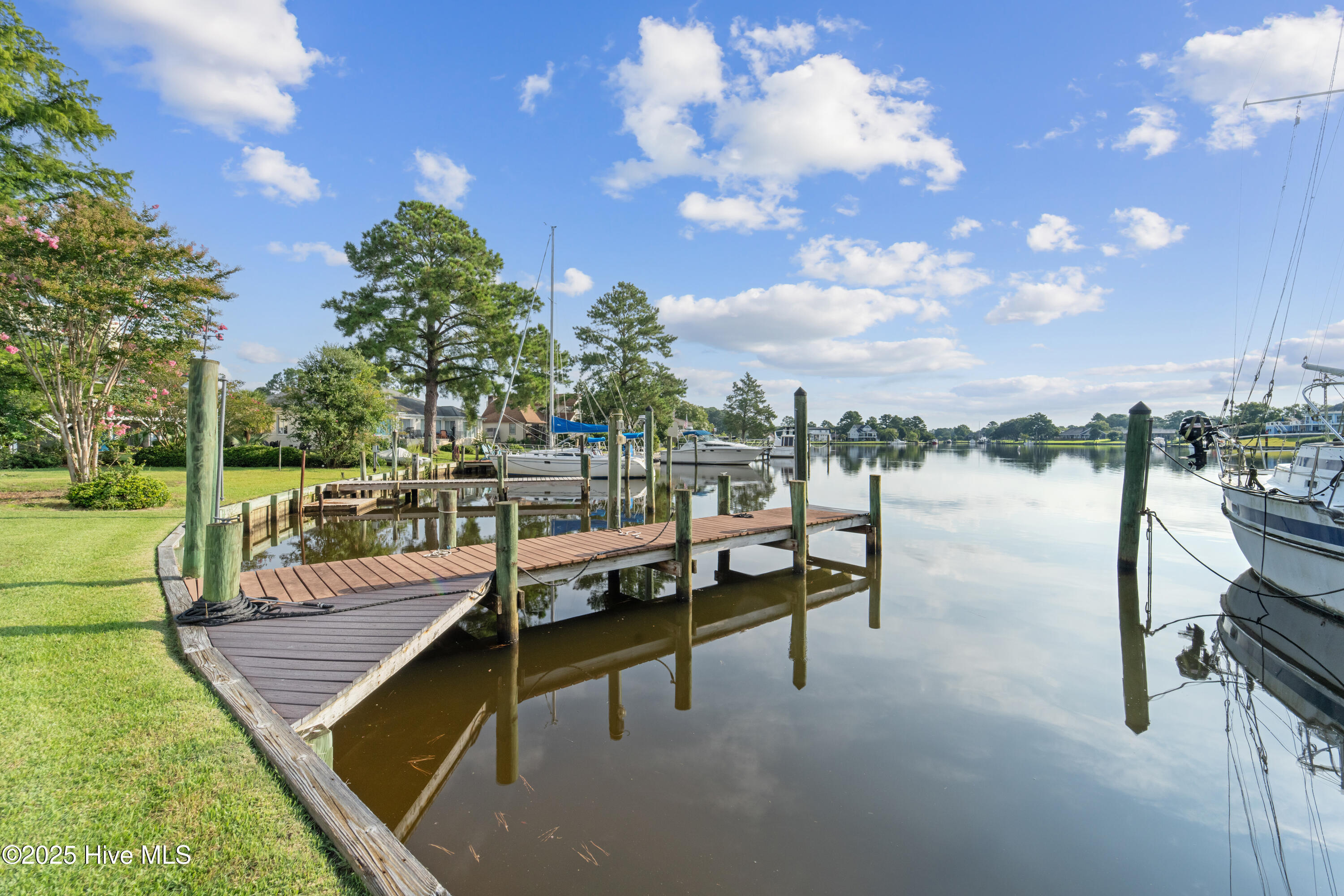 New Bern, North Carolina, 28560, United States, 4 Bedrooms Bedrooms, ,3 BathroomsBathrooms,Residential,For Sale,1907556