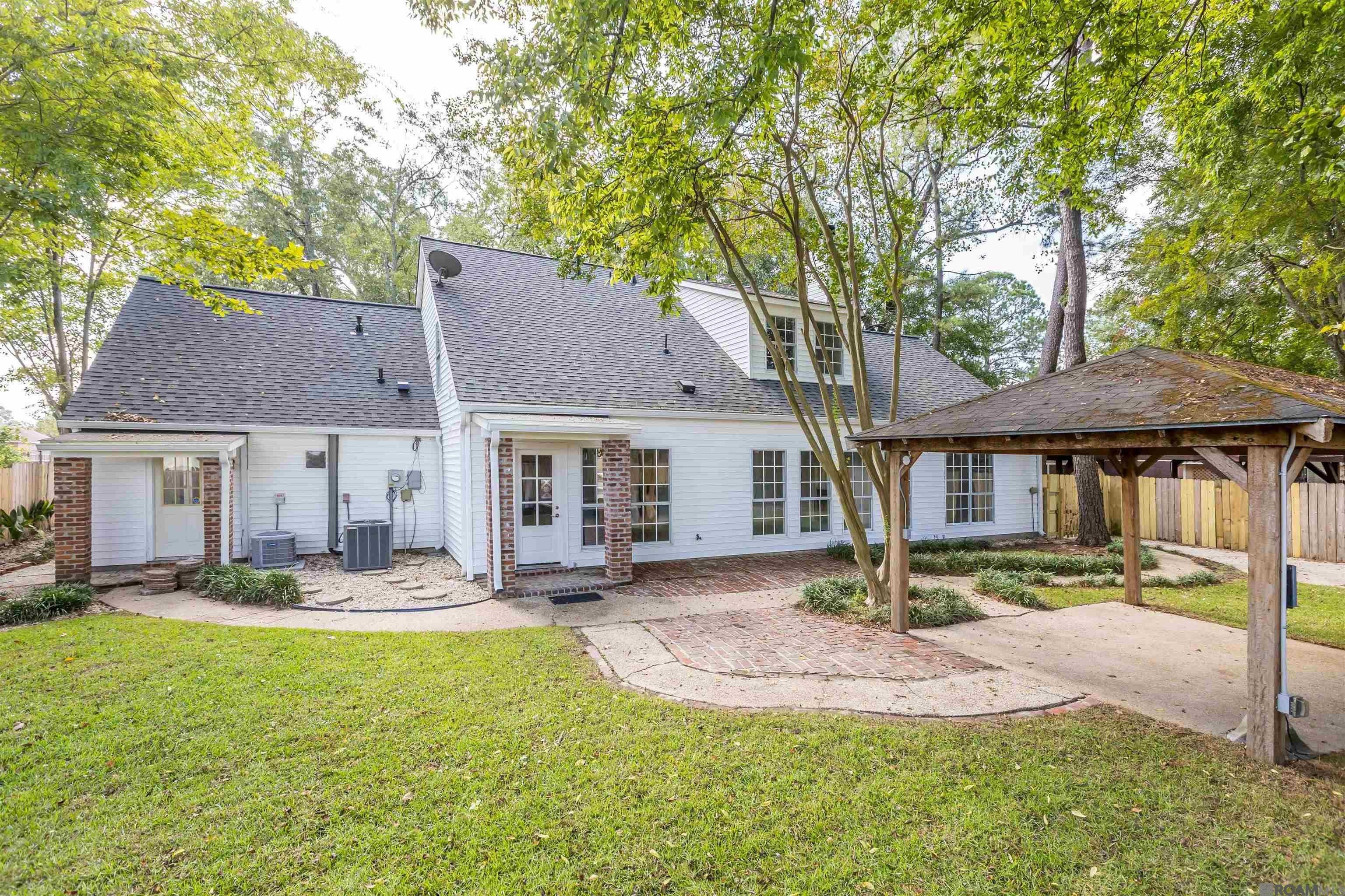 Baton Rouge, Louisiana, 70817, United States, 5 Bedrooms Bedrooms, ,4 BathroomsBathrooms,Residential,For Sale,1984389