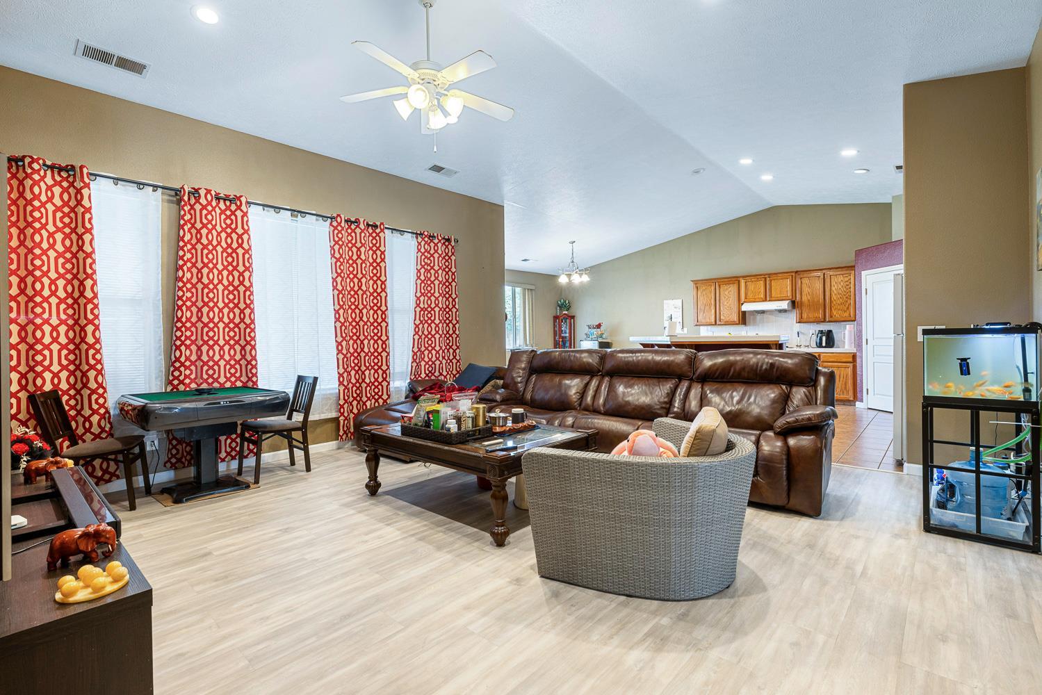 Fresno, California, 93727, United States, 4 Bedrooms Bedrooms, ,2 BathroomsBathrooms,Residential,For Sale,2008580