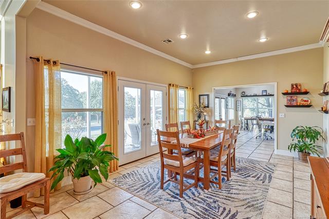 Eufaula, Oklahoma, 74432, United States, 3 Bedrooms Bedrooms, ,4 BathroomsBathrooms,Residential,For Sale,1976546