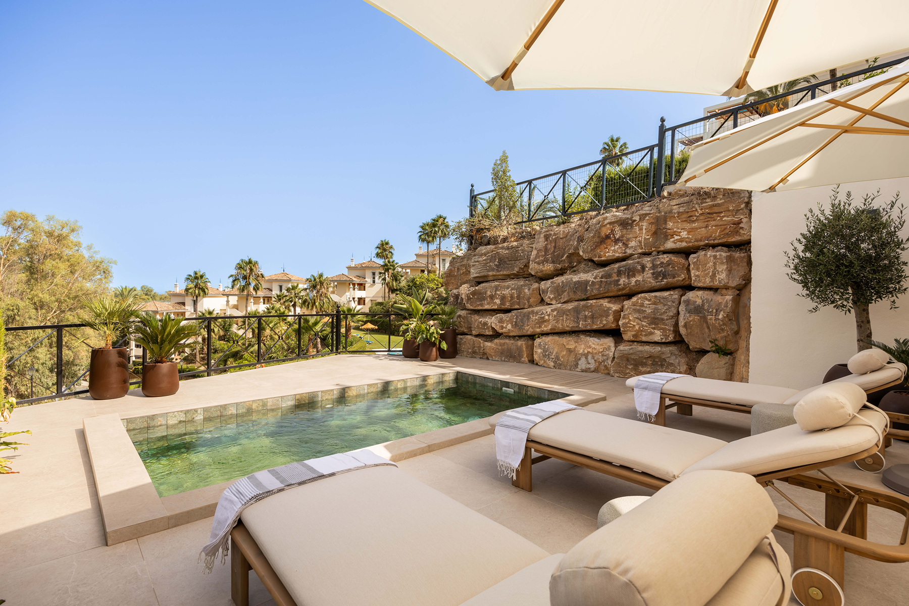  Renovated garden apartment with private pool in Nueva Andalucía - 物件實景