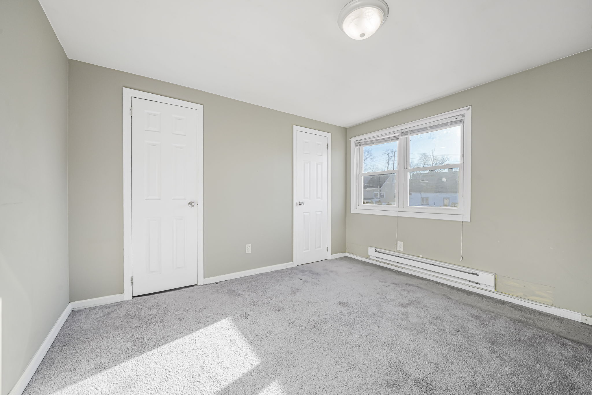 Elmwood Park, New Jersey, 07407, United States, 4 Bedrooms Bedrooms, ,2 BathroomsBathrooms,Residential,For Sale,2009645