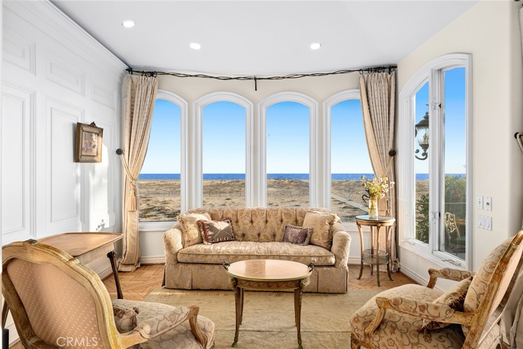 Newport Beach, California, 92661, United States, 4 Bedrooms Bedrooms, ,5 BathroomsBathrooms,Residential,For Sale,1875430