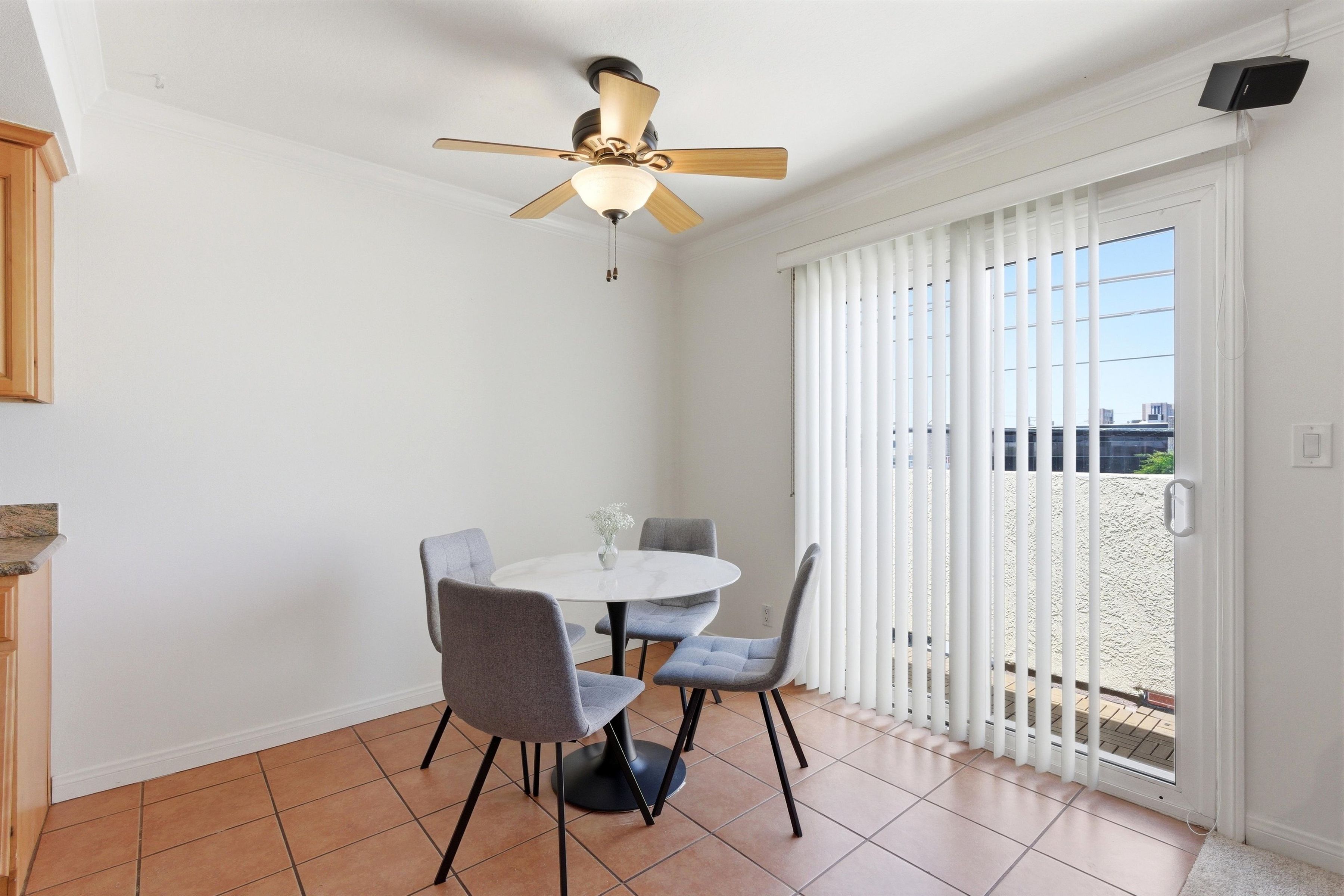  1015 East Spazier Avenue, Unit 205 - 物件實景